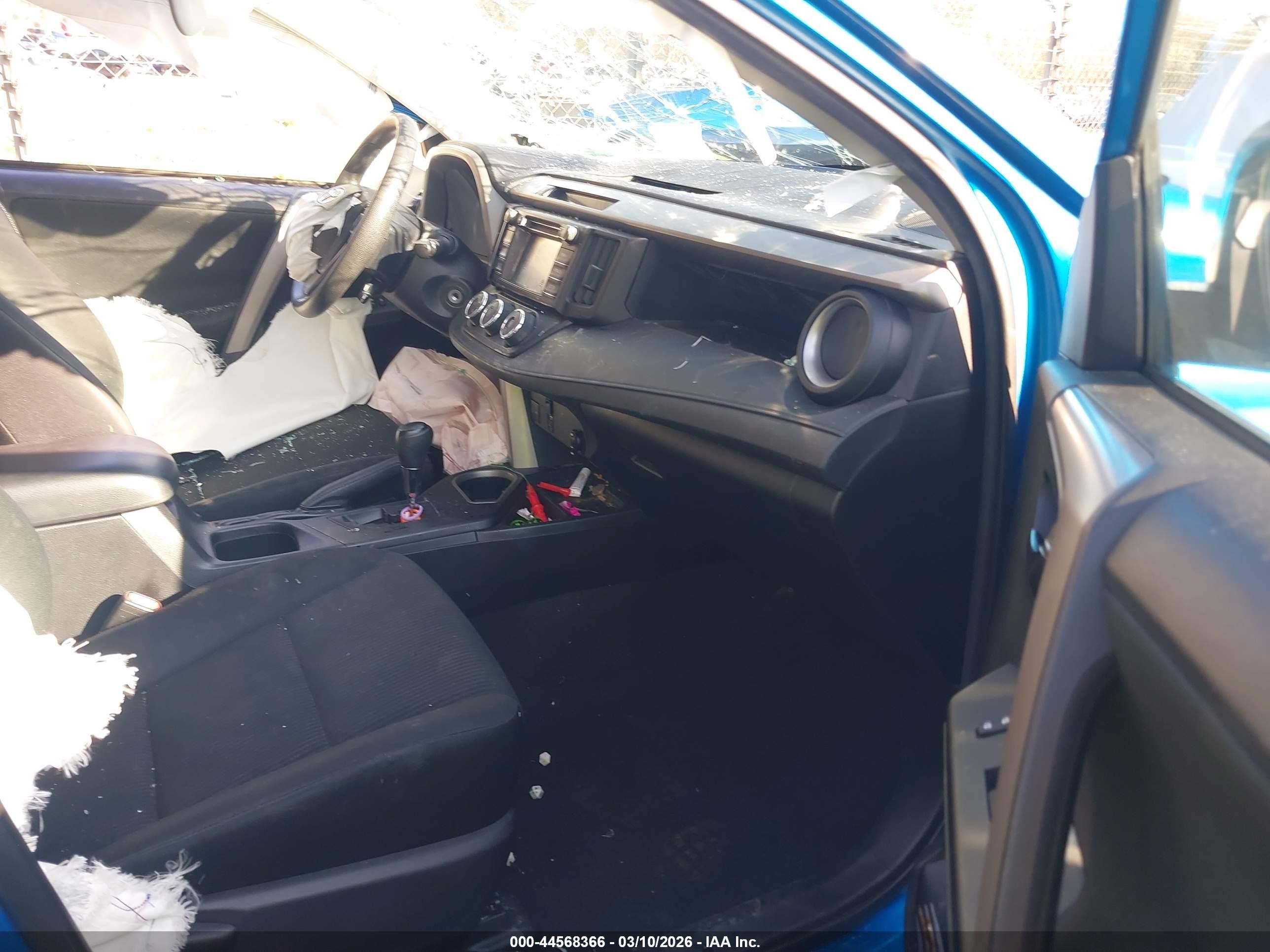 2018 Toyota Rav4 Le Blue vin: 2T3ZFREV4JW480541