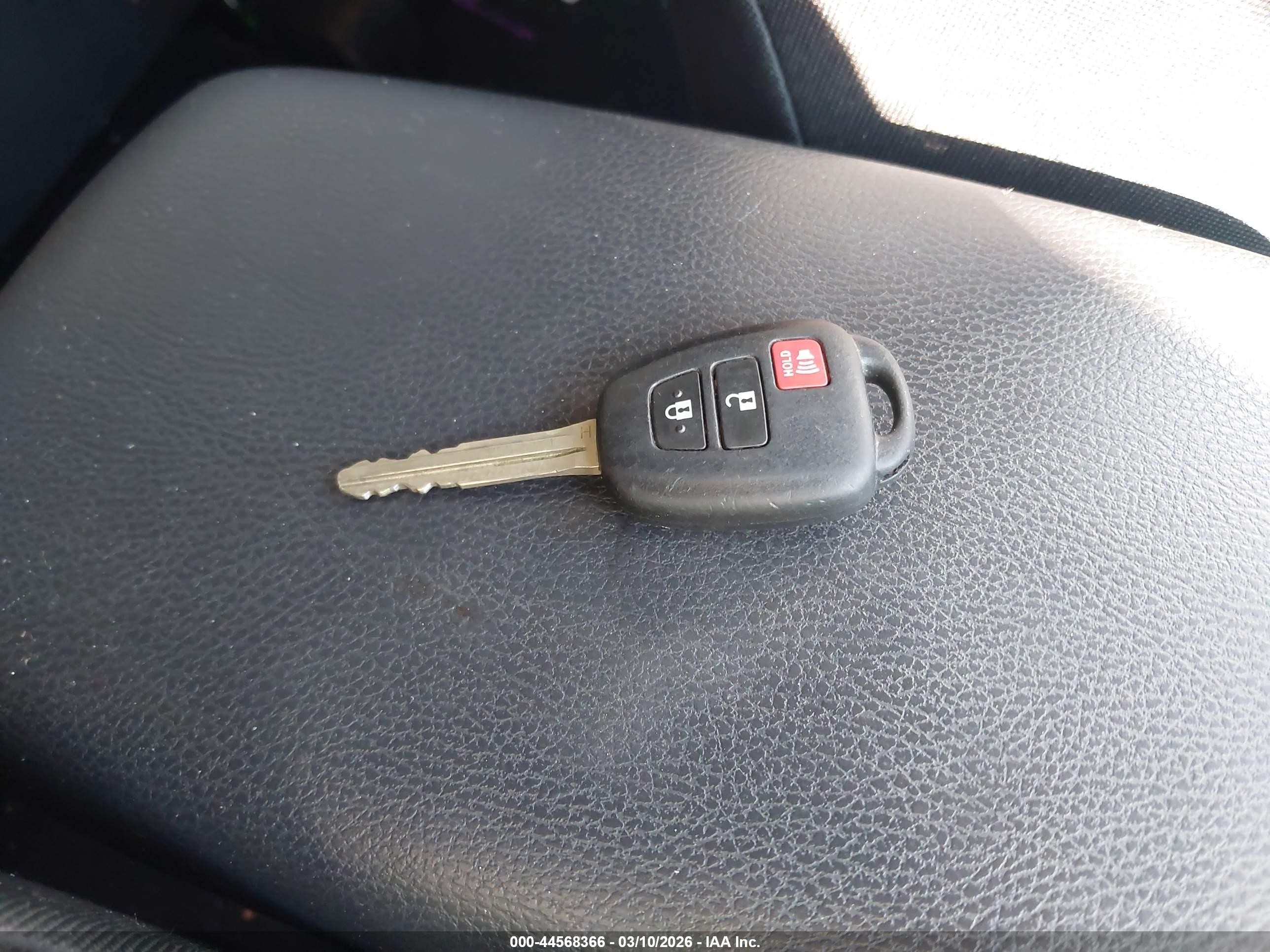 2018 Toyota Rav4 Le Blue vin: 2T3ZFREV4JW480541