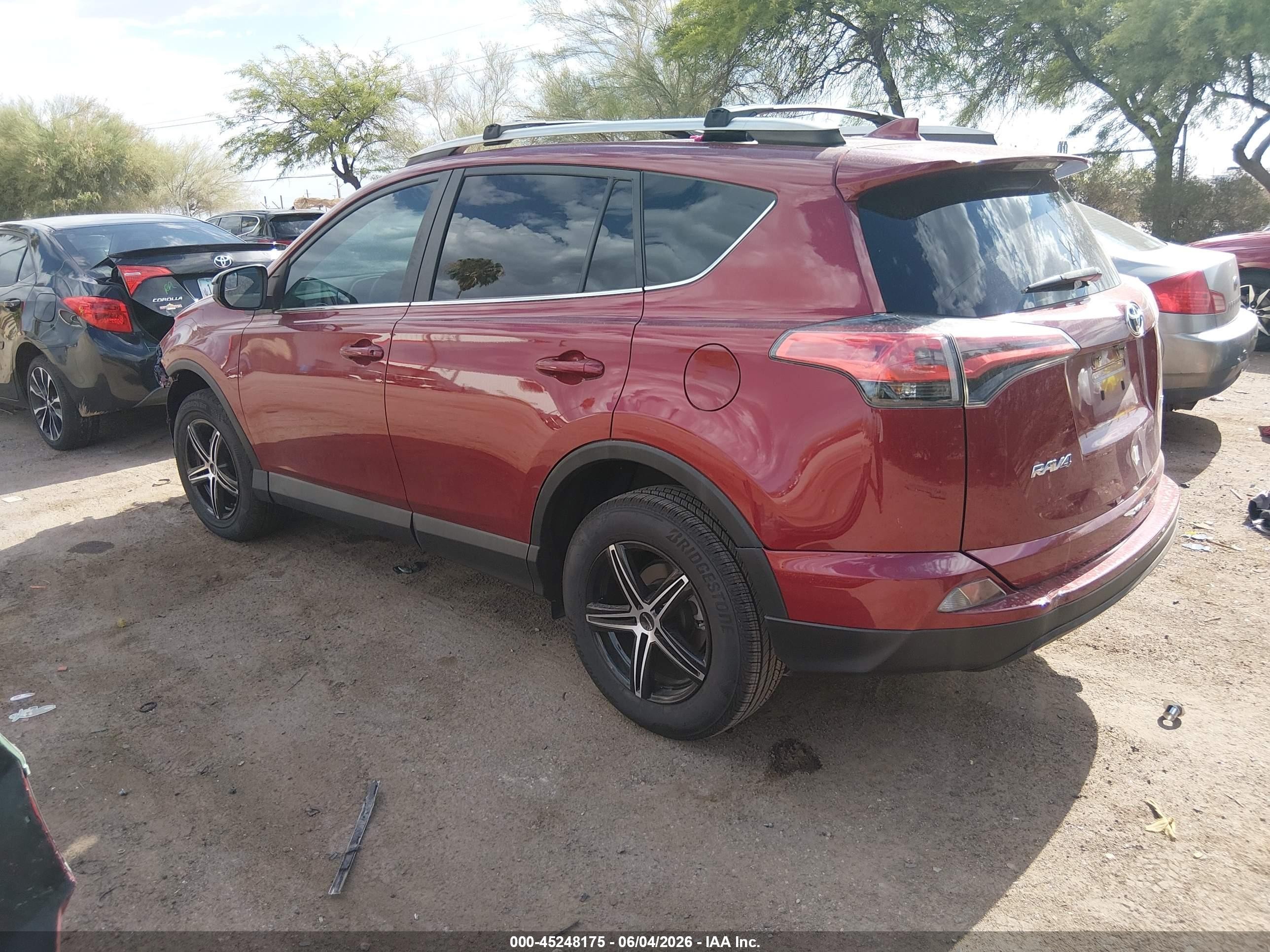 2018 Toyota Rav4 Le Red vin: 2T3ZFREV4JW482872