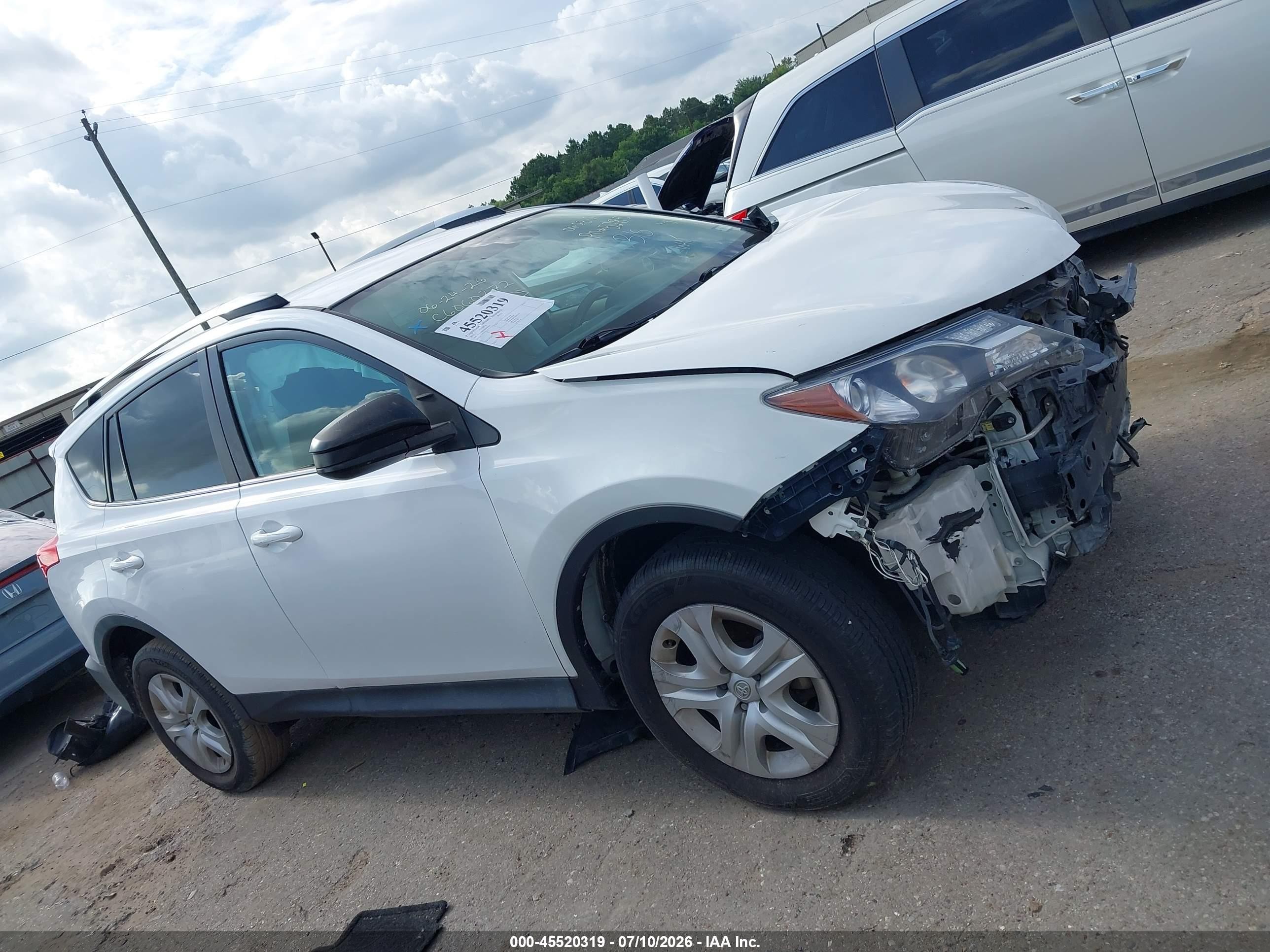 2013 Toyota Rav4 Le White vin: 2T3ZFREV5DW057651