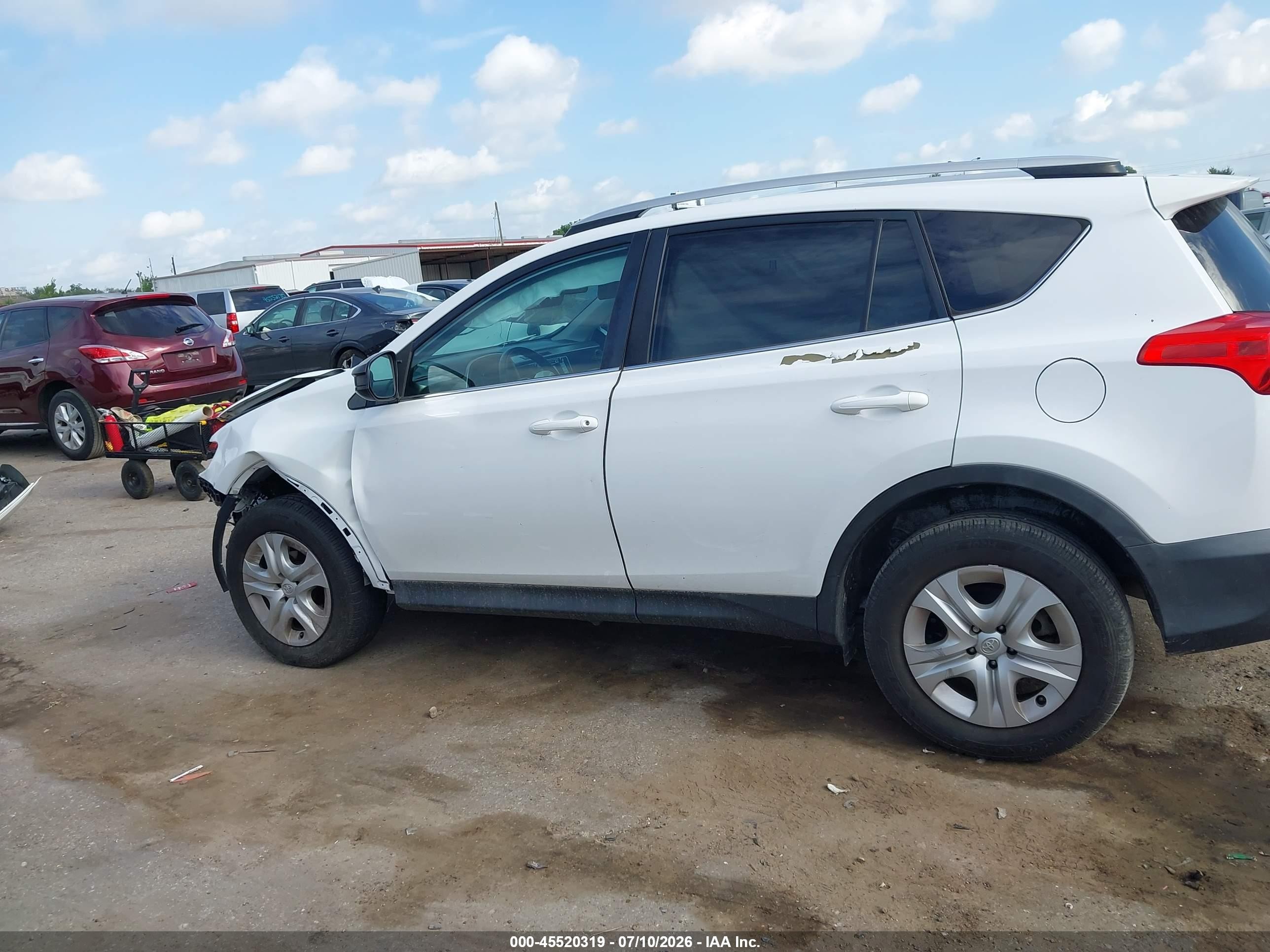 2013 Toyota Rav4 Le White vin: 2T3ZFREV5DW057651