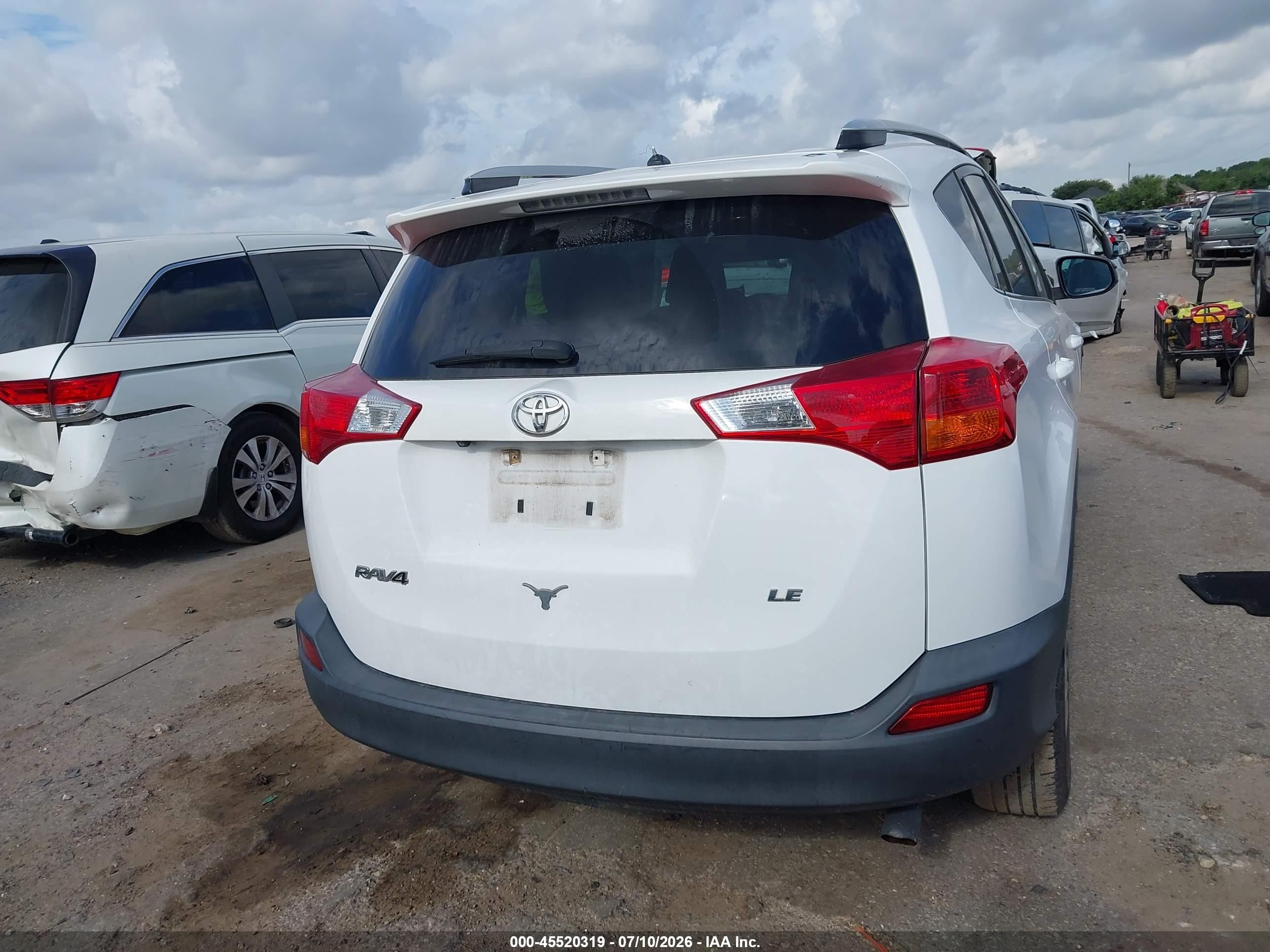 2013 Toyota Rav4 Le White vin: 2T3ZFREV5DW057651