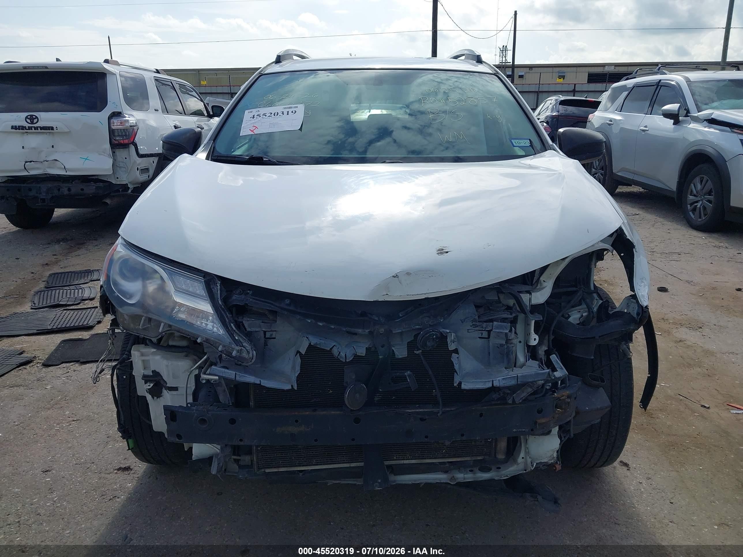 2013 Toyota Rav4 Le White vin: 2T3ZFREV5DW057651