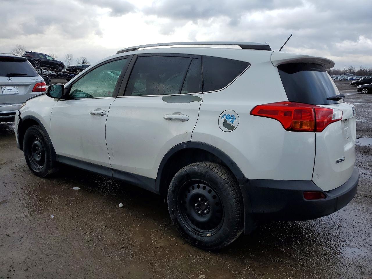 2014 Toyota Rav4 Le White vin: 2T3ZFREV5EW086407