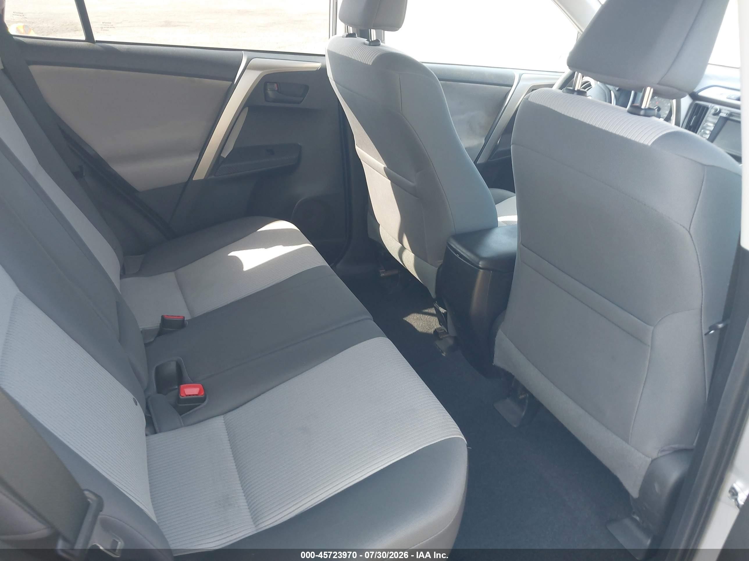 2014 Toyota Rav4 Le Silver vin: 2T3ZFREV5EW120149