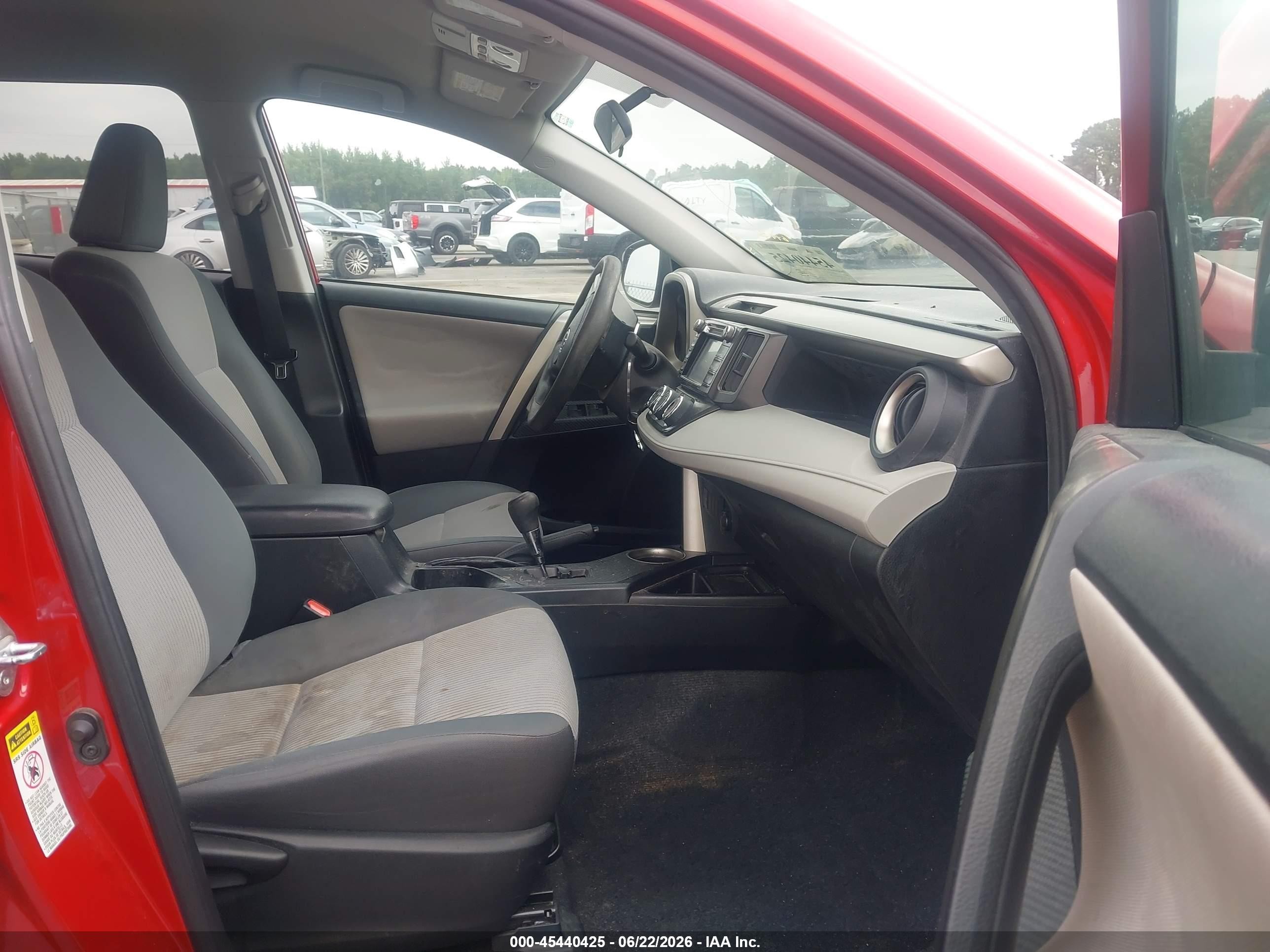2015 Toyota Rav4 Le Red vin: 2T3ZFREV5FW227283