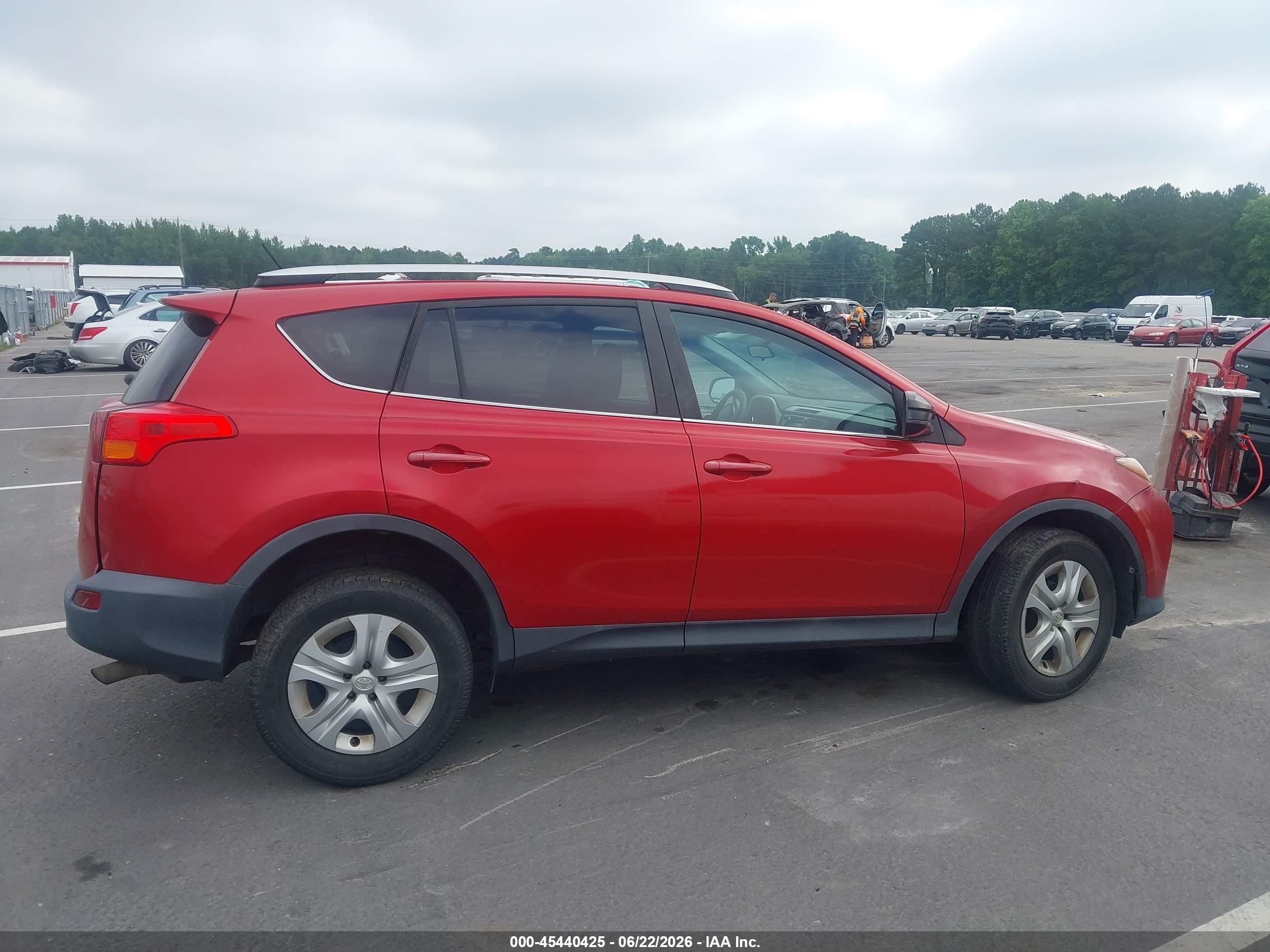 2015 Toyota Rav4 Le Red vin: 2T3ZFREV5FW227283