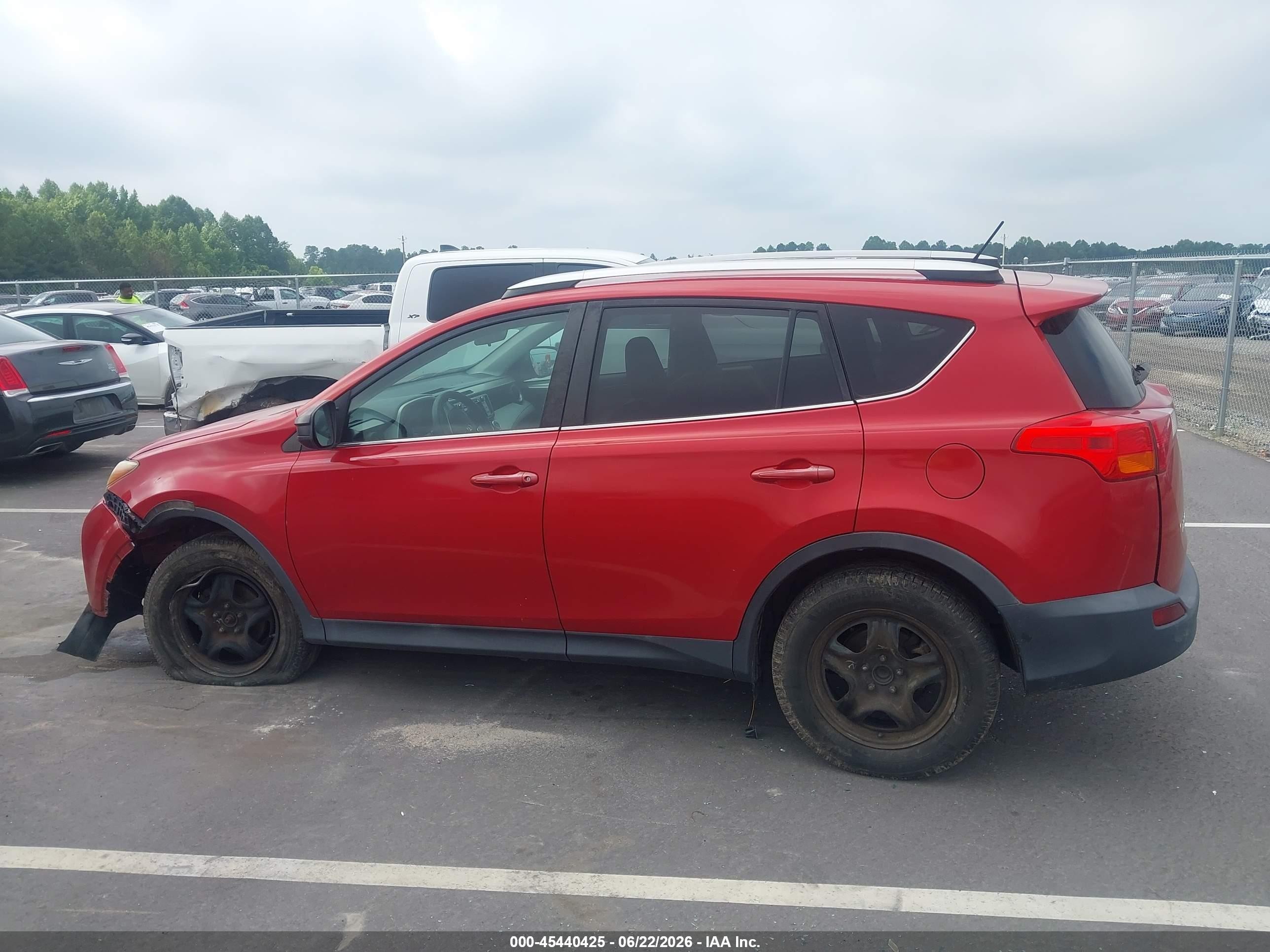 2015 Toyota Rav4 Le Red vin: 2T3ZFREV5FW227283