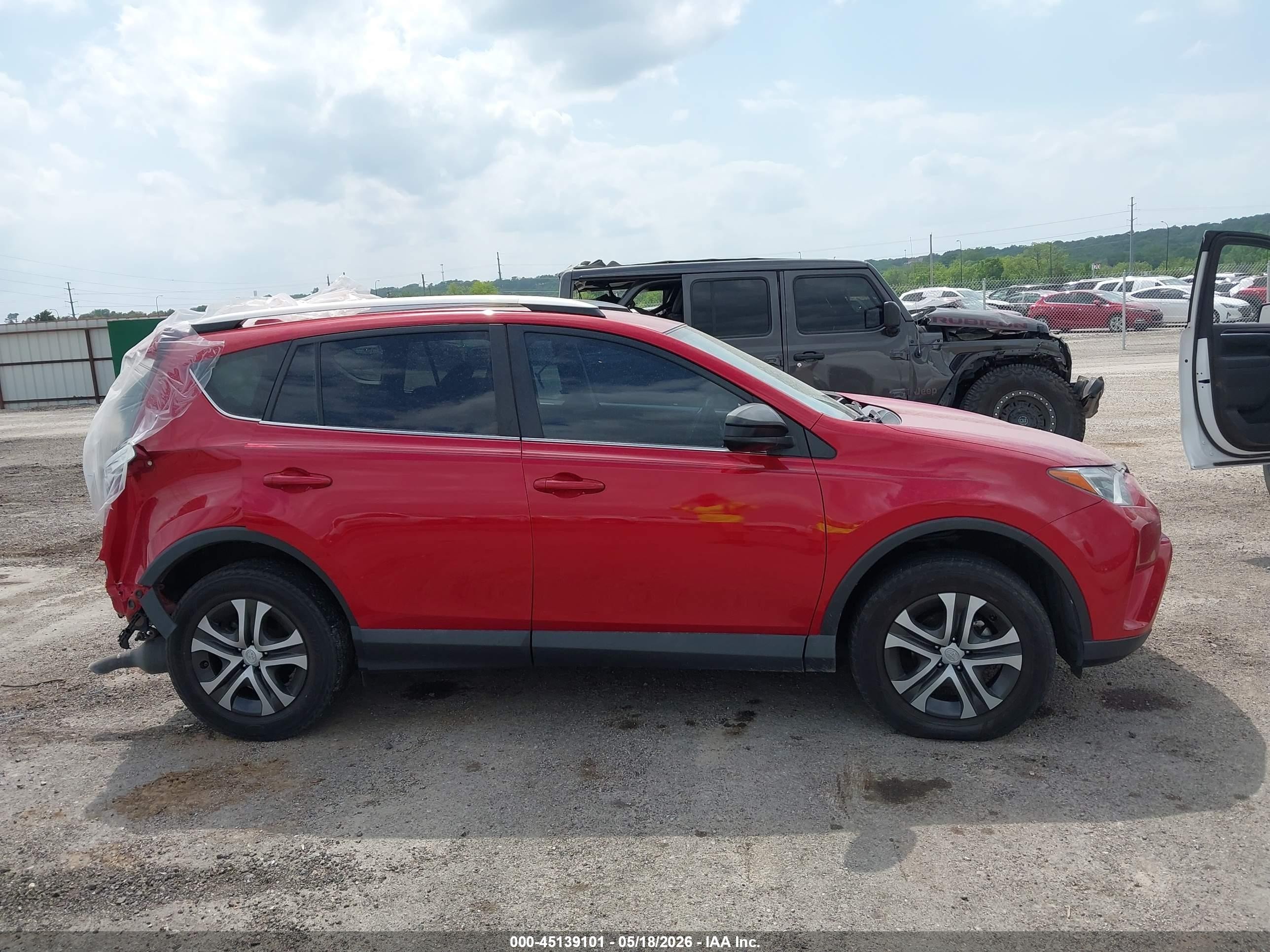 2016 Toyota Rav4 Le Red vin: 2T3ZFREV5GW280521
