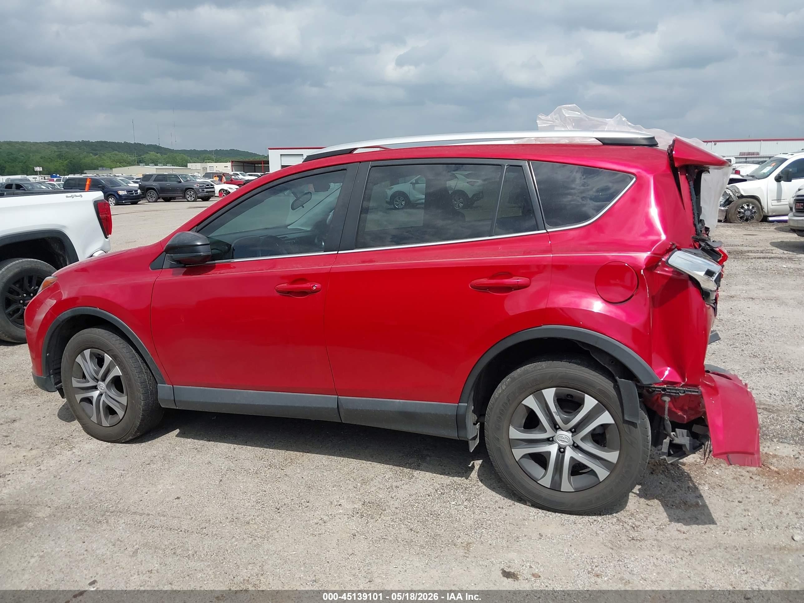 2016 Toyota Rav4 Le Red vin: 2T3ZFREV5GW280521