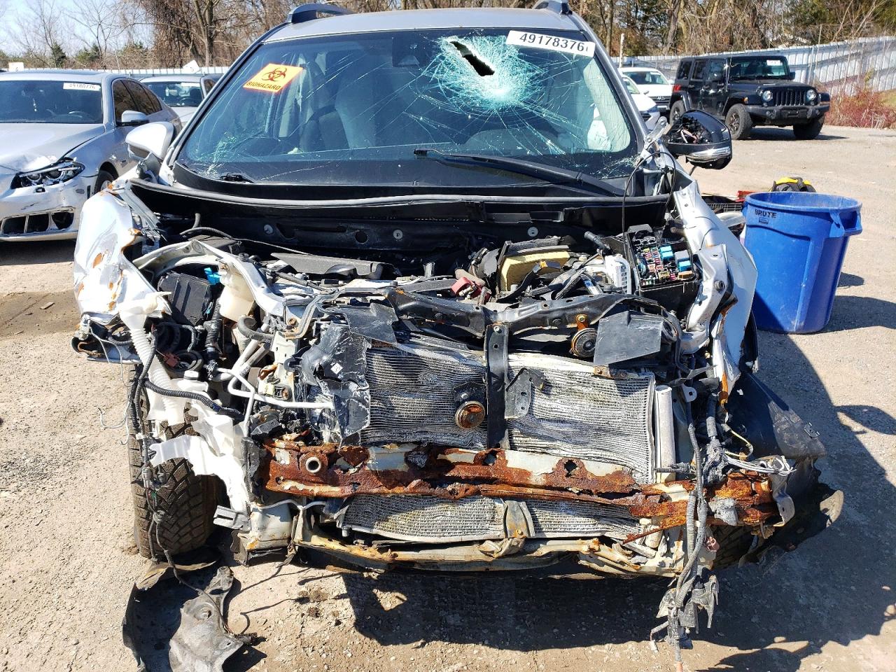 2018 Toyota Rav4 Le White vin: 2T3ZFREV5JW491385