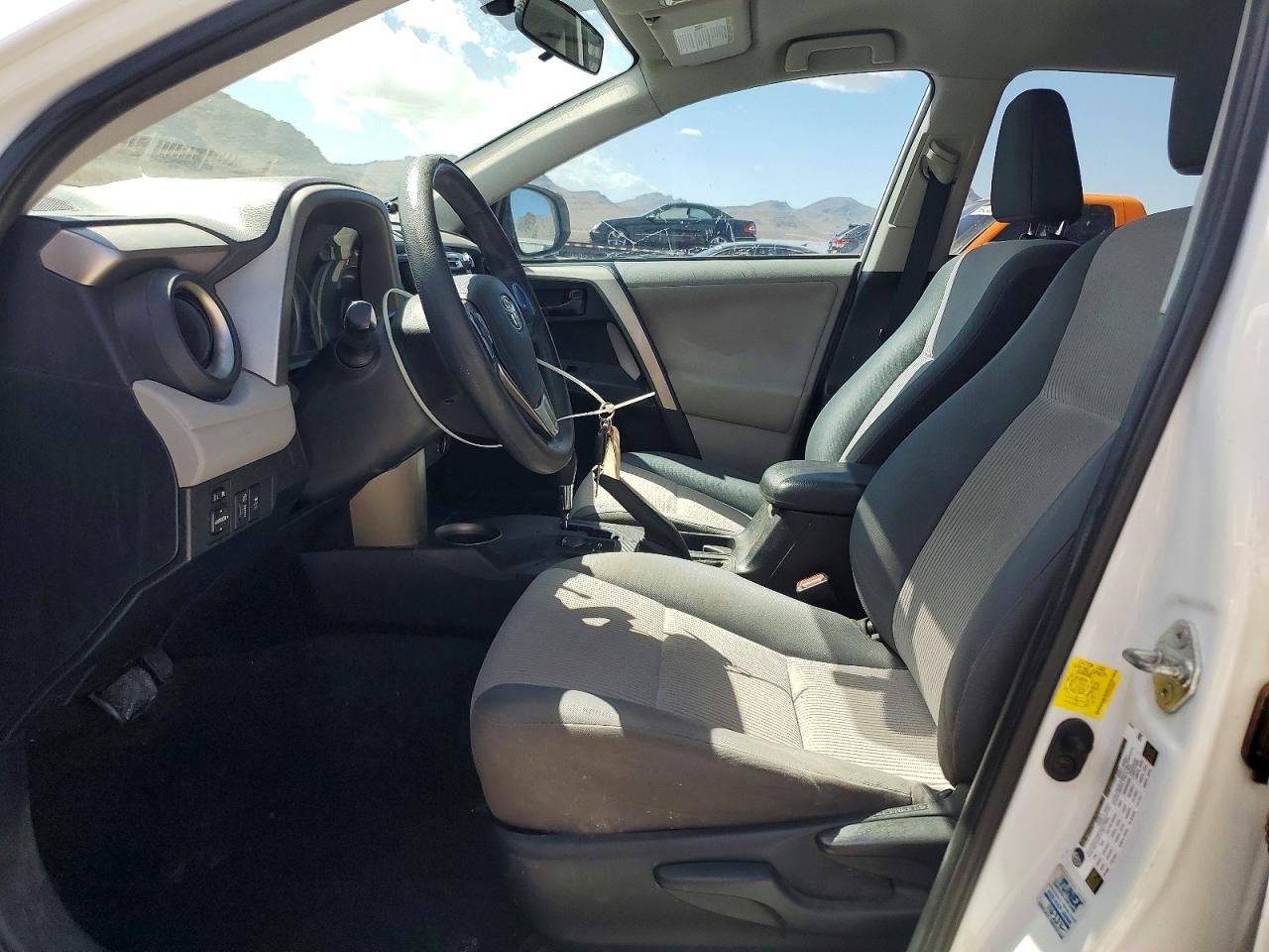 2013 Toyota Rav4 Le White vin: 2T3ZFREV6DW038607