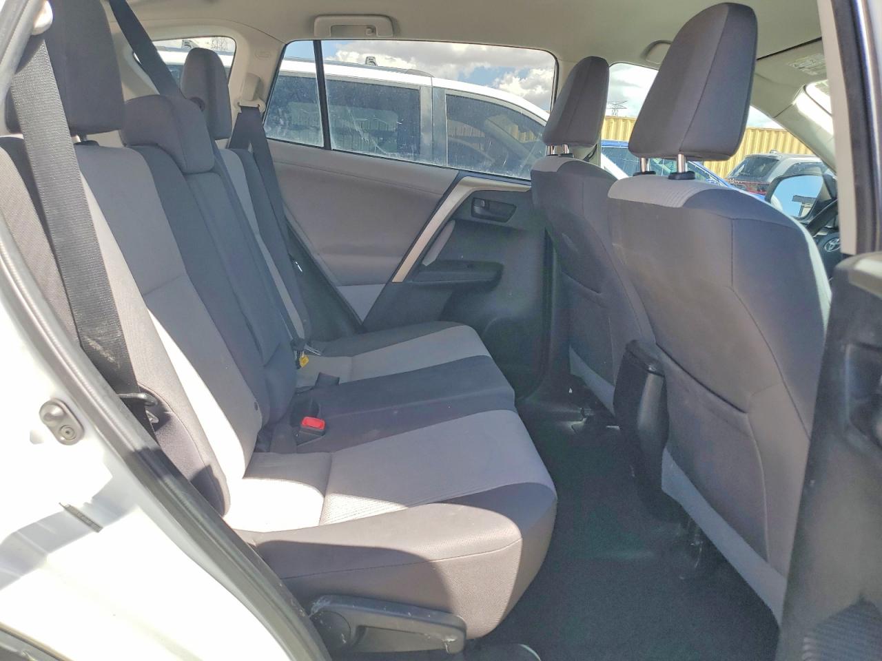 2013 Toyota Rav4 Le White vin: 2T3ZFREV6DW038607