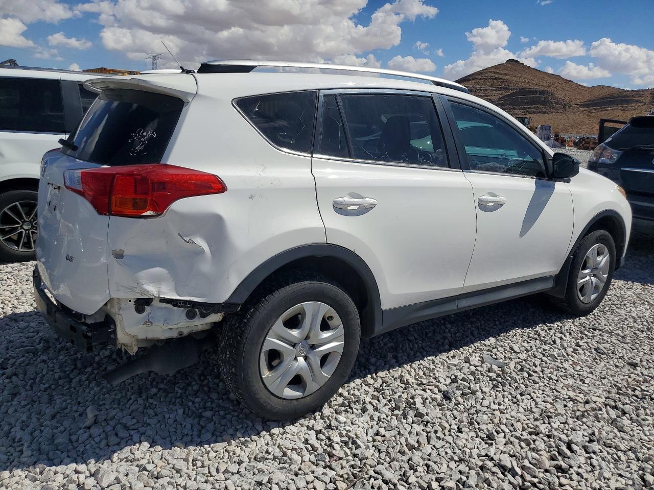 2013 Toyota Rav4 Le White vin: 2T3ZFREV6DW038607