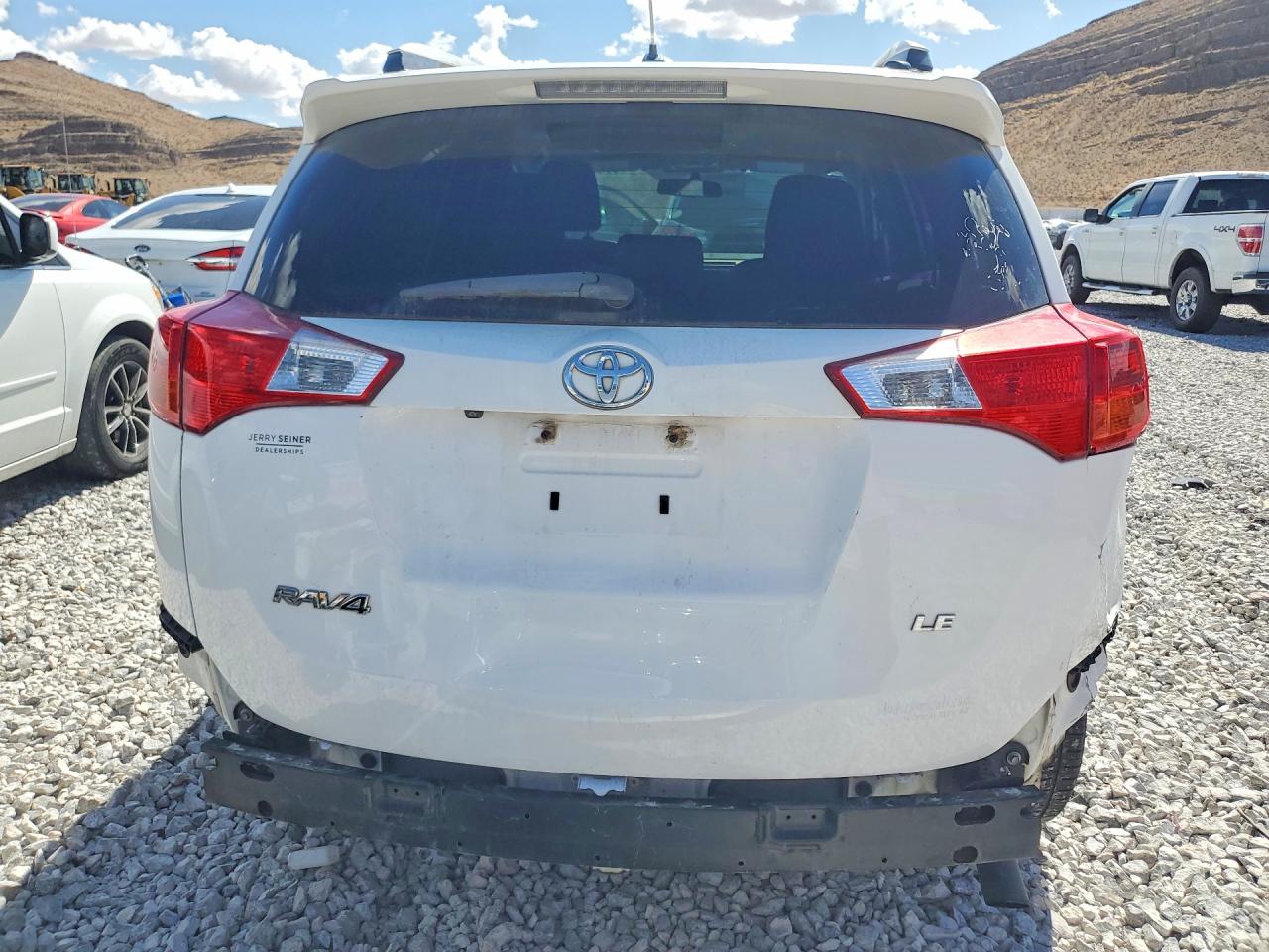2013 Toyota Rav4 Le White vin: 2T3ZFREV6DW038607