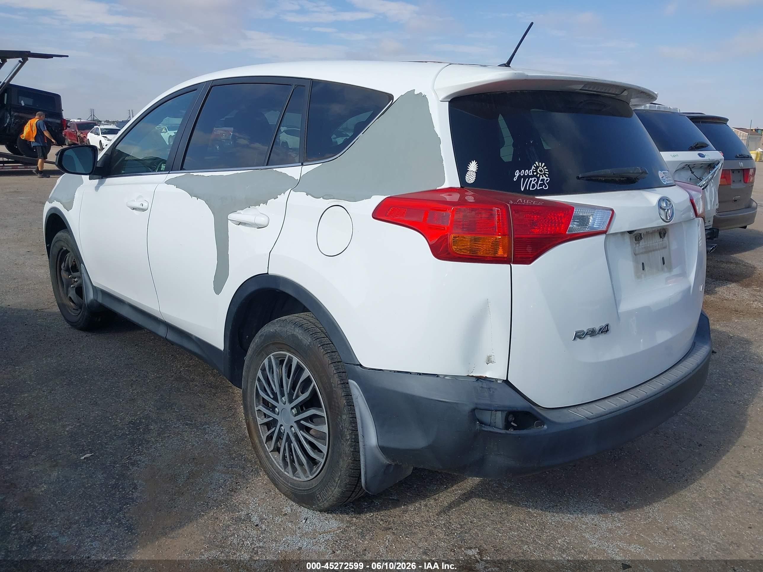 2015 Toyota Rav4 Le White vin: 2T3ZFREV6FW149807