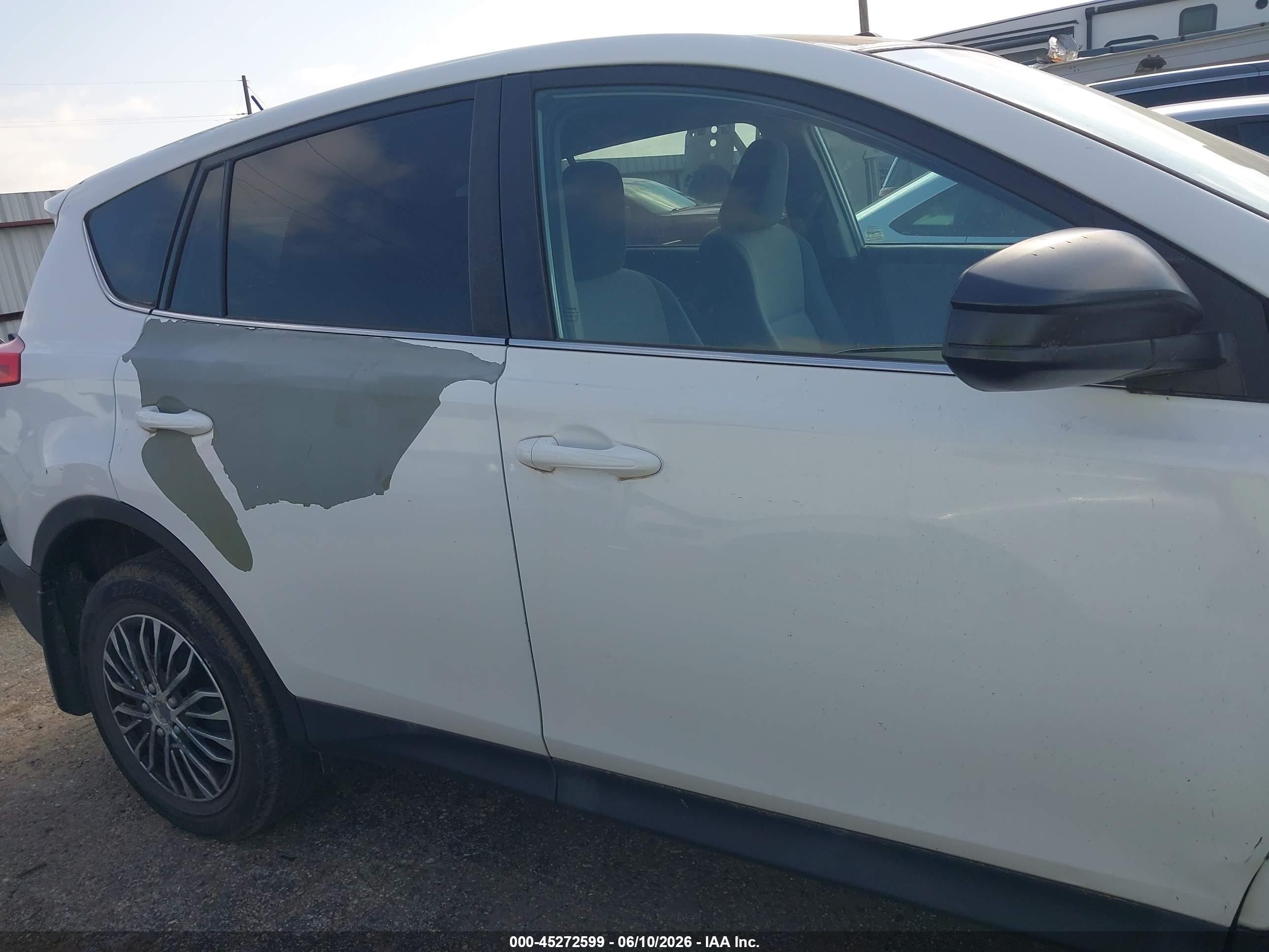 2015 Toyota Rav4 Le White vin: 2T3ZFREV6FW149807
