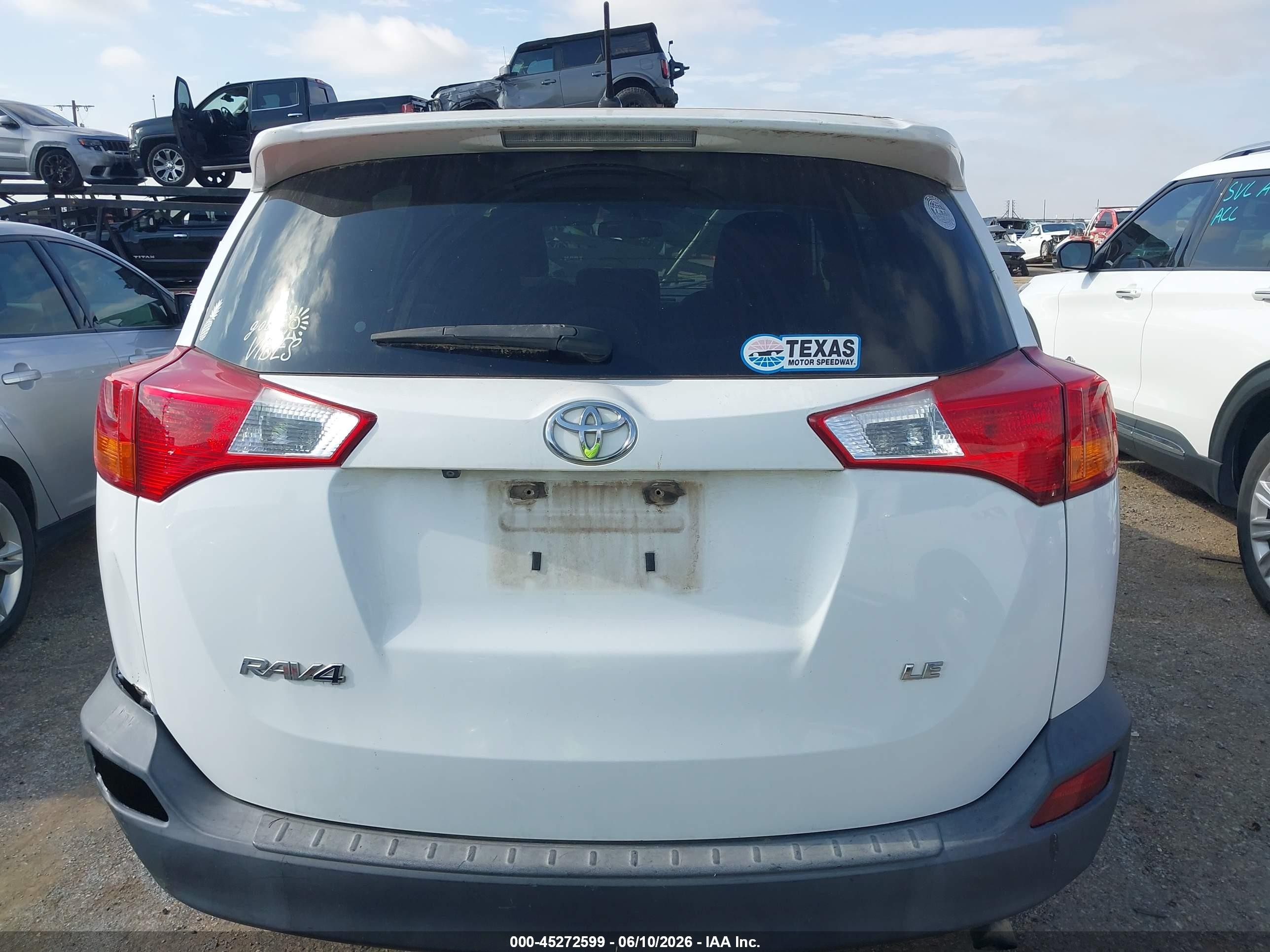 2015 Toyota Rav4 Le White vin: 2T3ZFREV6FW149807