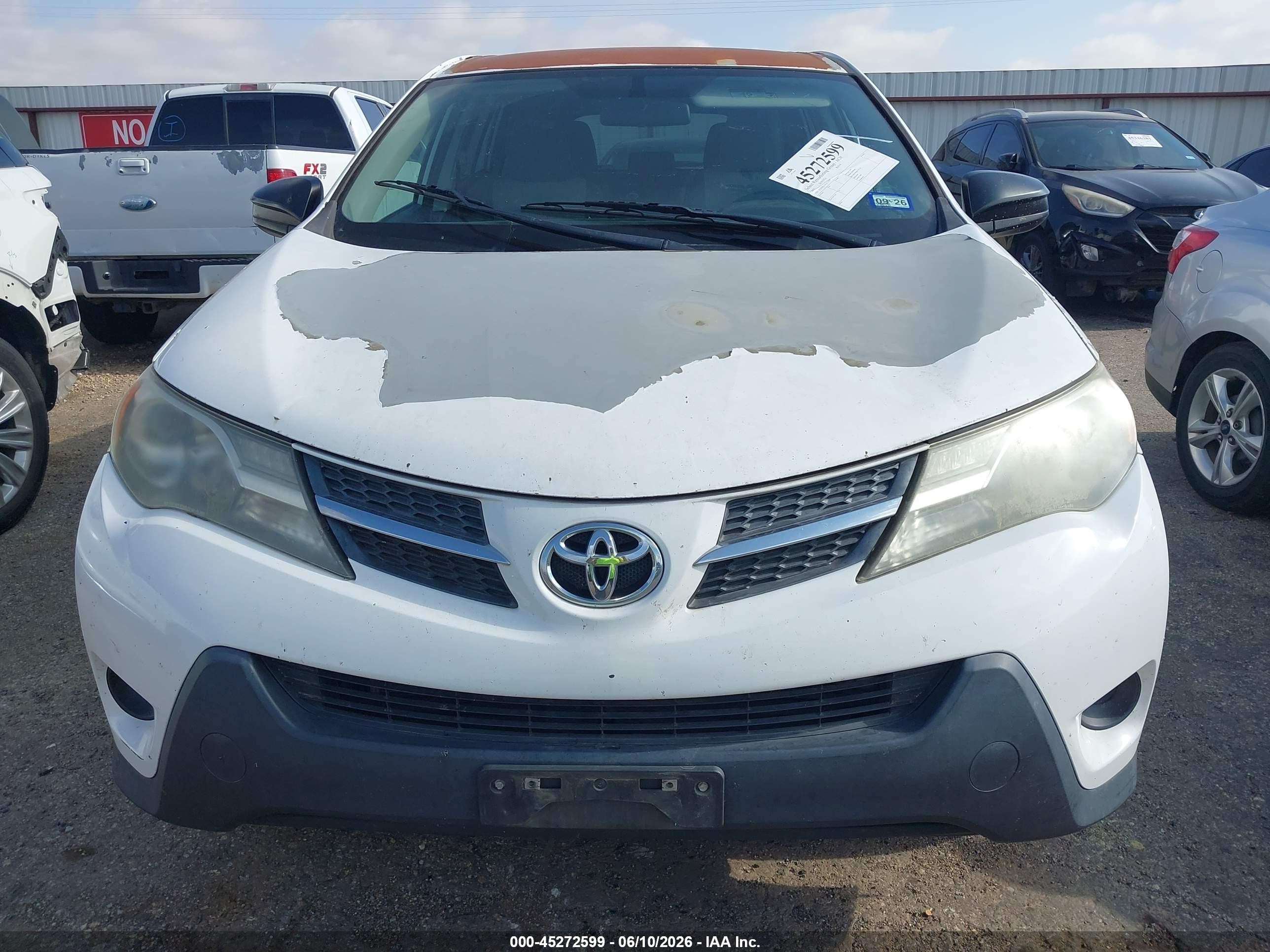 2015 Toyota Rav4 Le White vin: 2T3ZFREV6FW149807