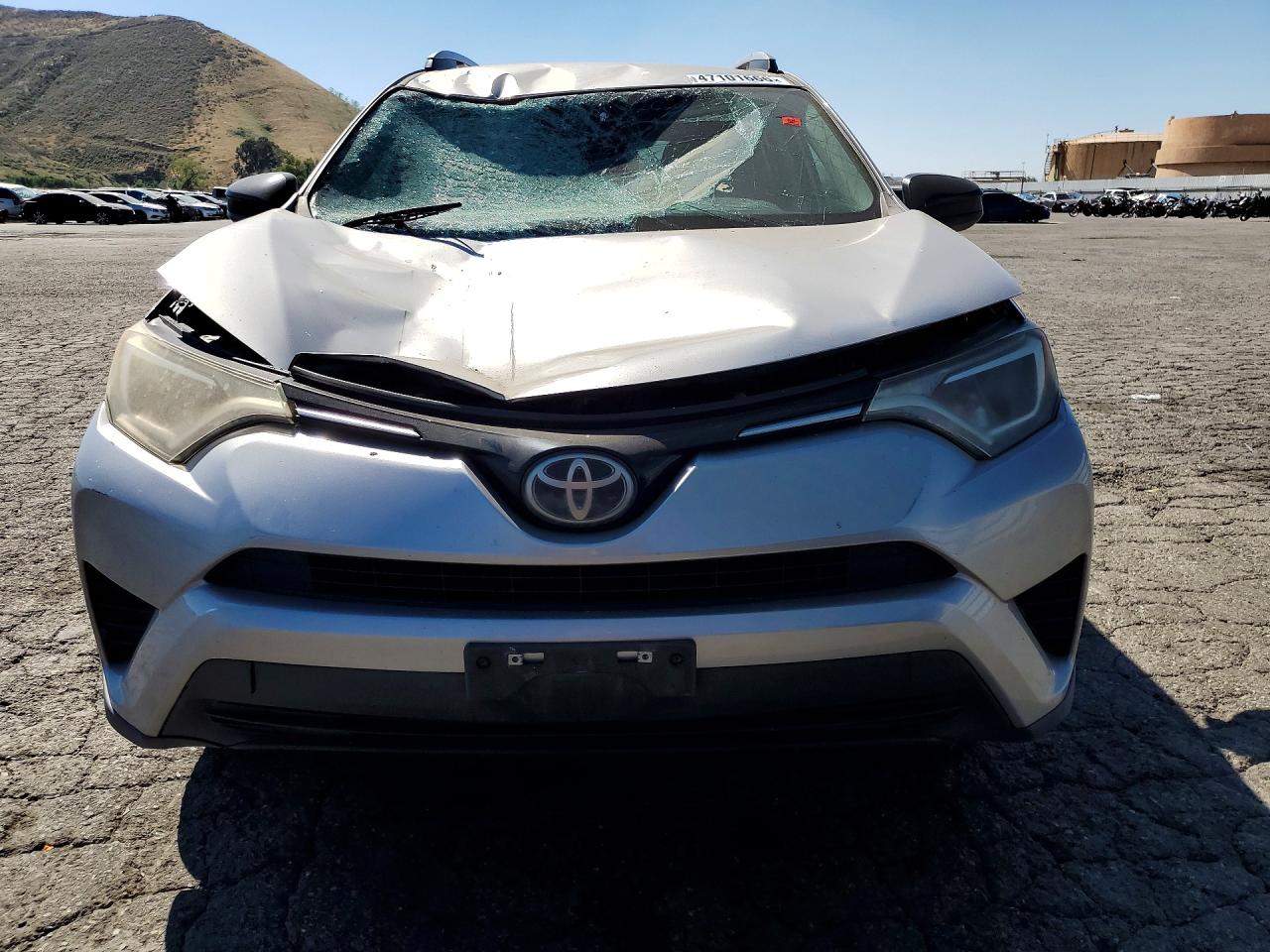 2017 Toyota Rav4 Le Silver vin: 2T3ZFREV6HW363781