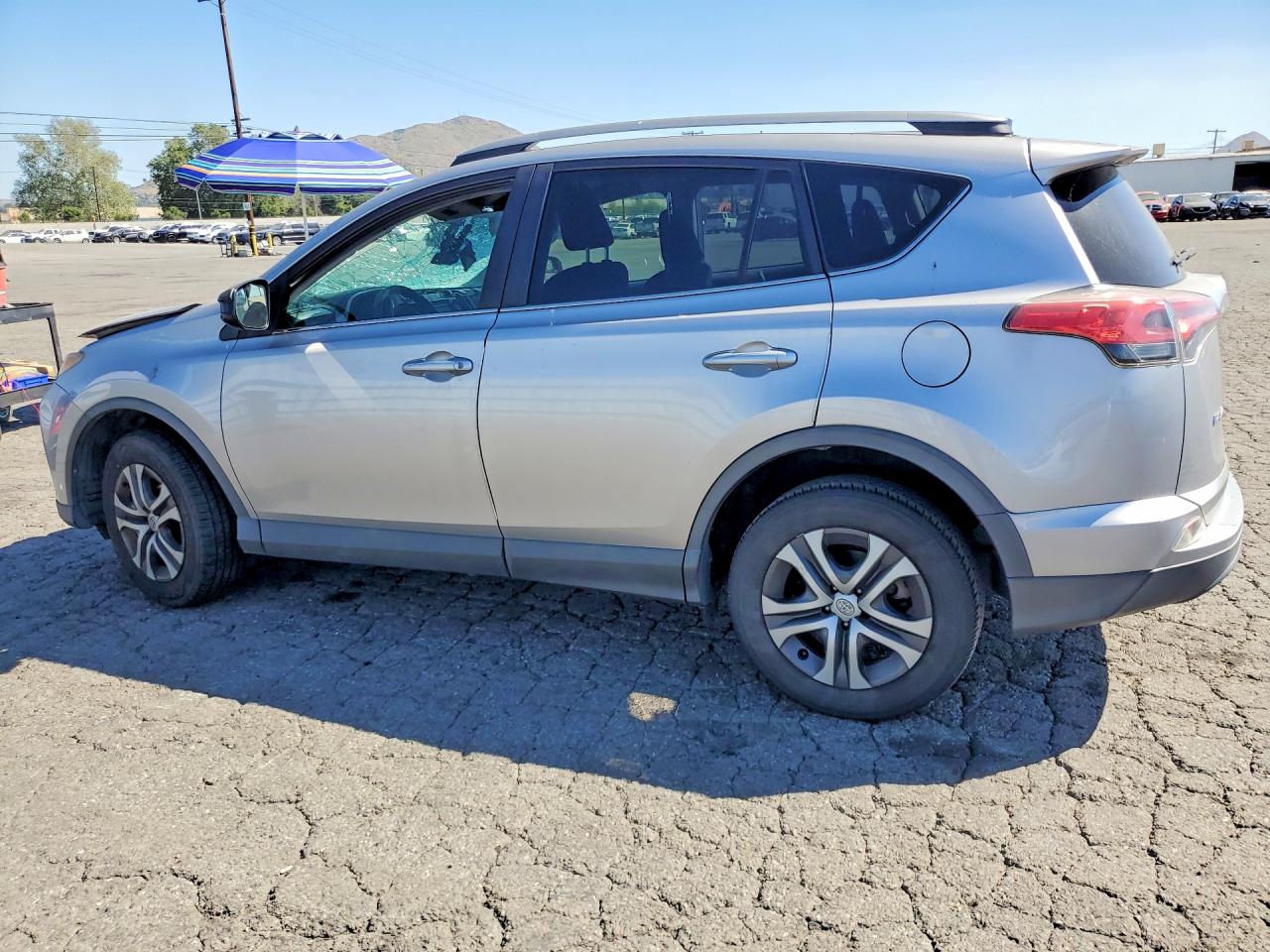 2017 Toyota Rav4 Le Silver vin: 2T3ZFREV6HW363781