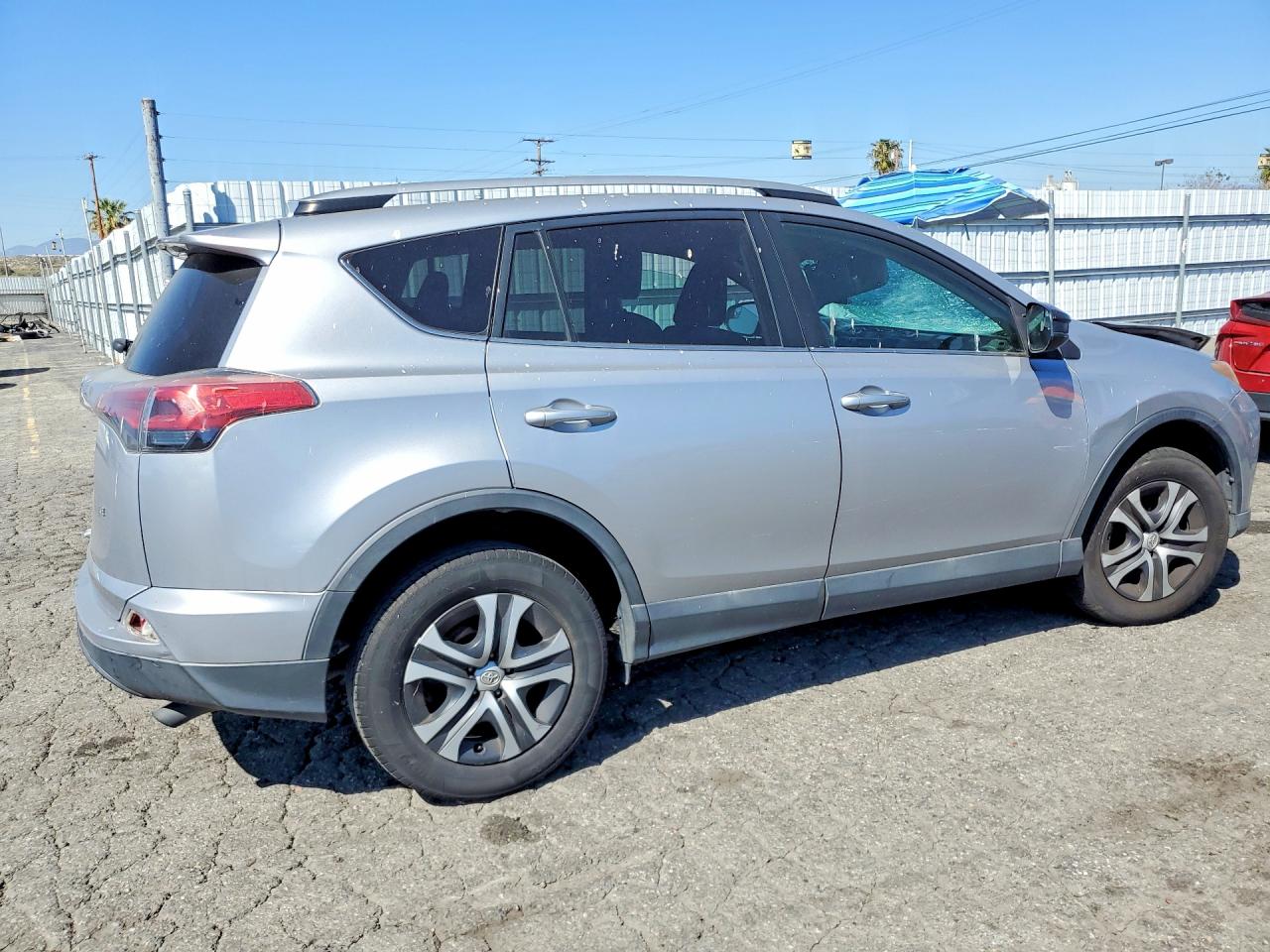 2017 Toyota Rav4 Le Silver vin: 2T3ZFREV6HW363781