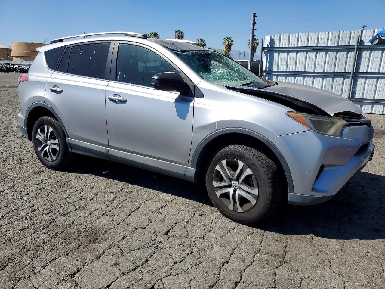 2017 Toyota Rav4 Le Silver vin: 2T3ZFREV6HW363781