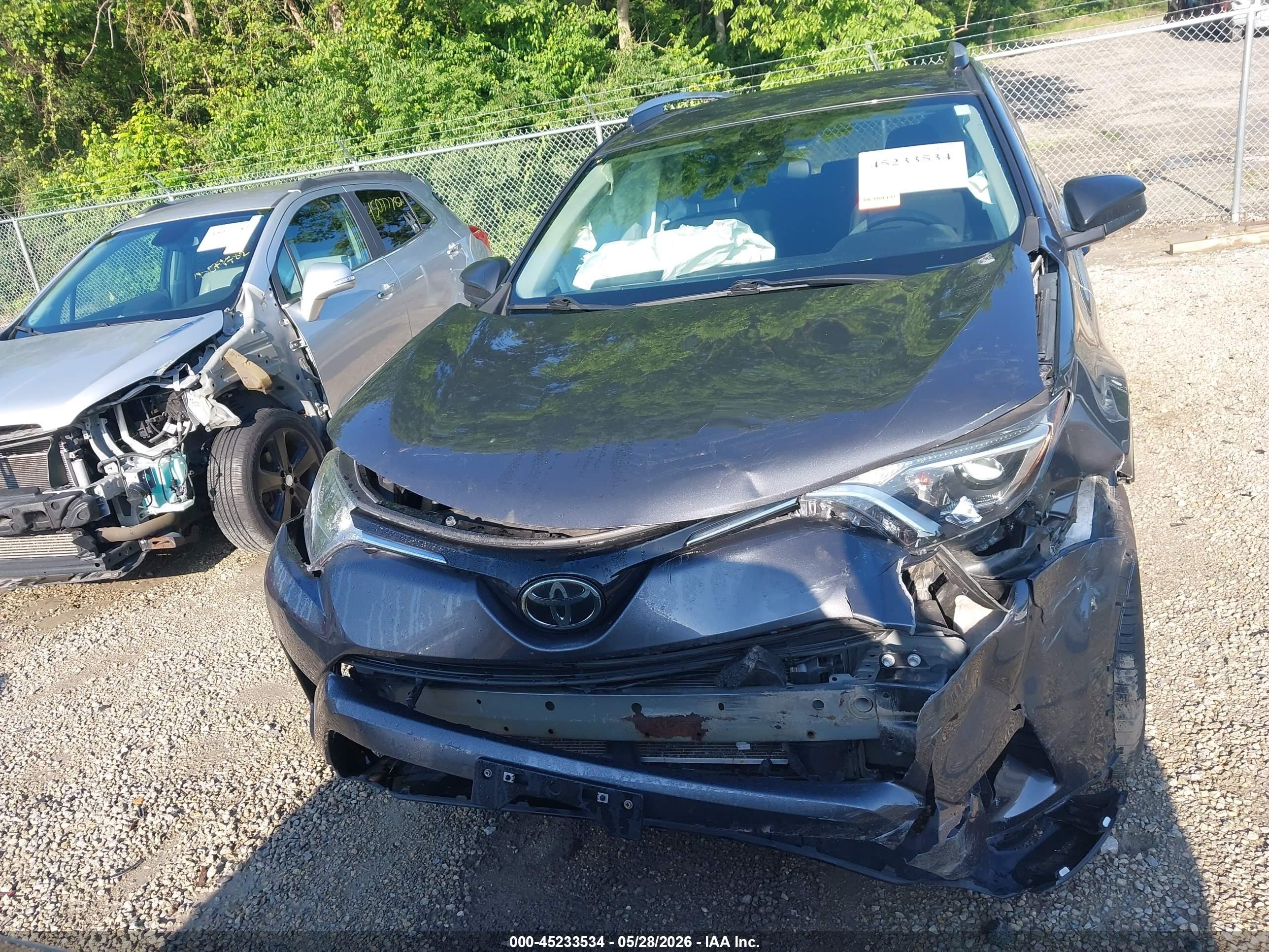 2018 Toyota Rav4 Le Gray vin: 2T3ZFREV6JW511370