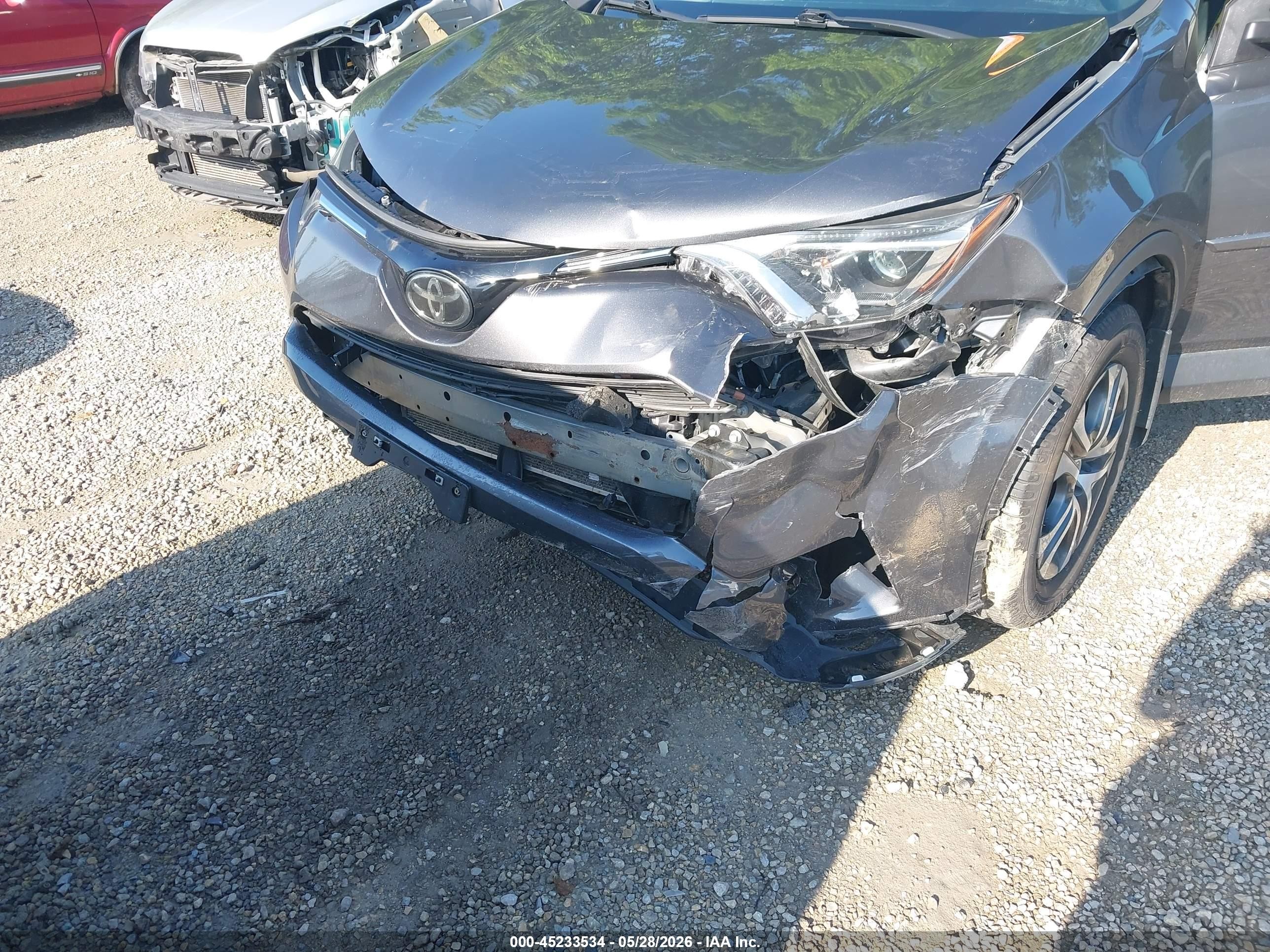 2018 Toyota Rav4 Le Gray vin: 2T3ZFREV6JW511370