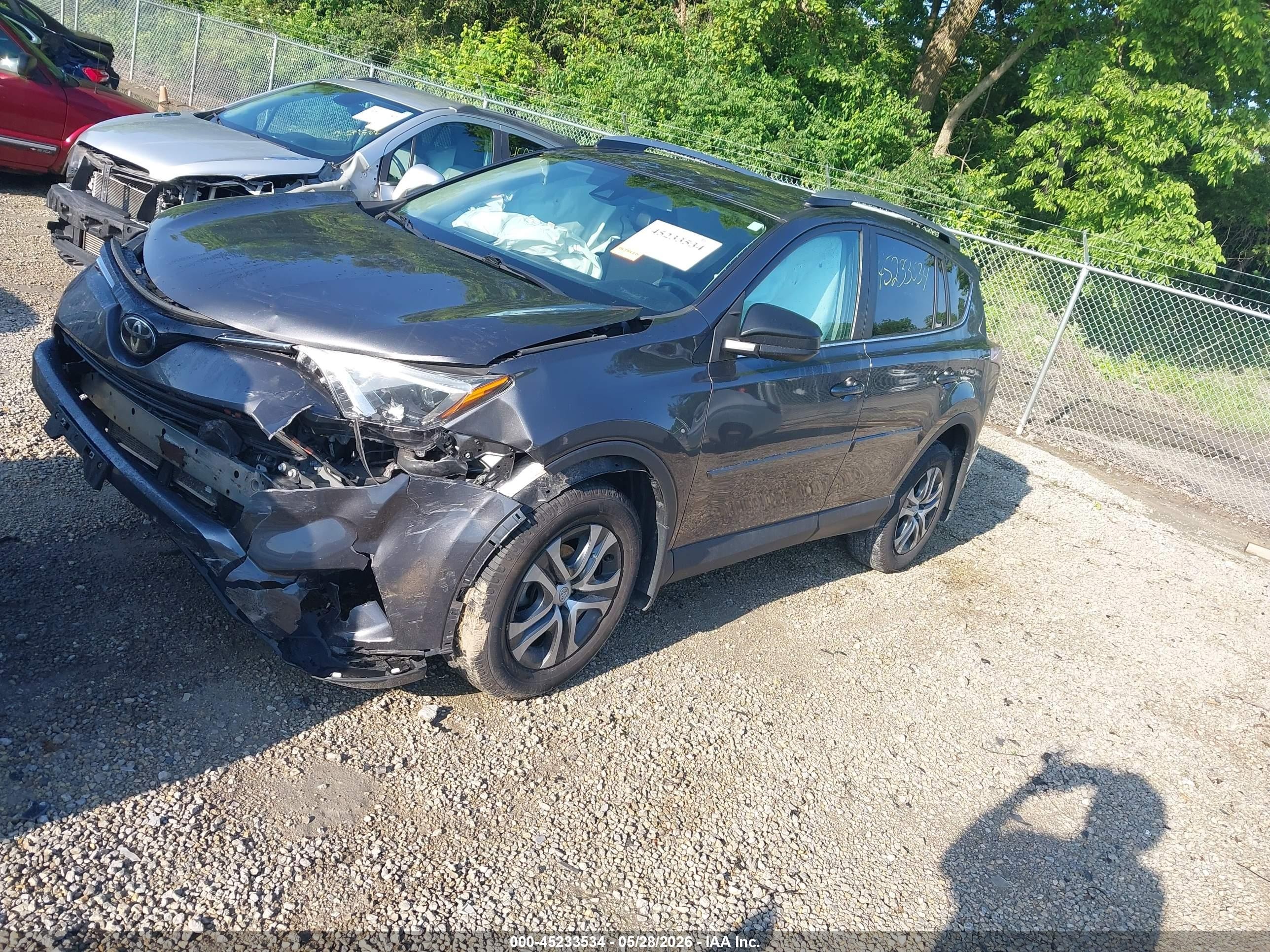 2018 Toyota Rav4 Le Gray vin: 2T3ZFREV6JW511370