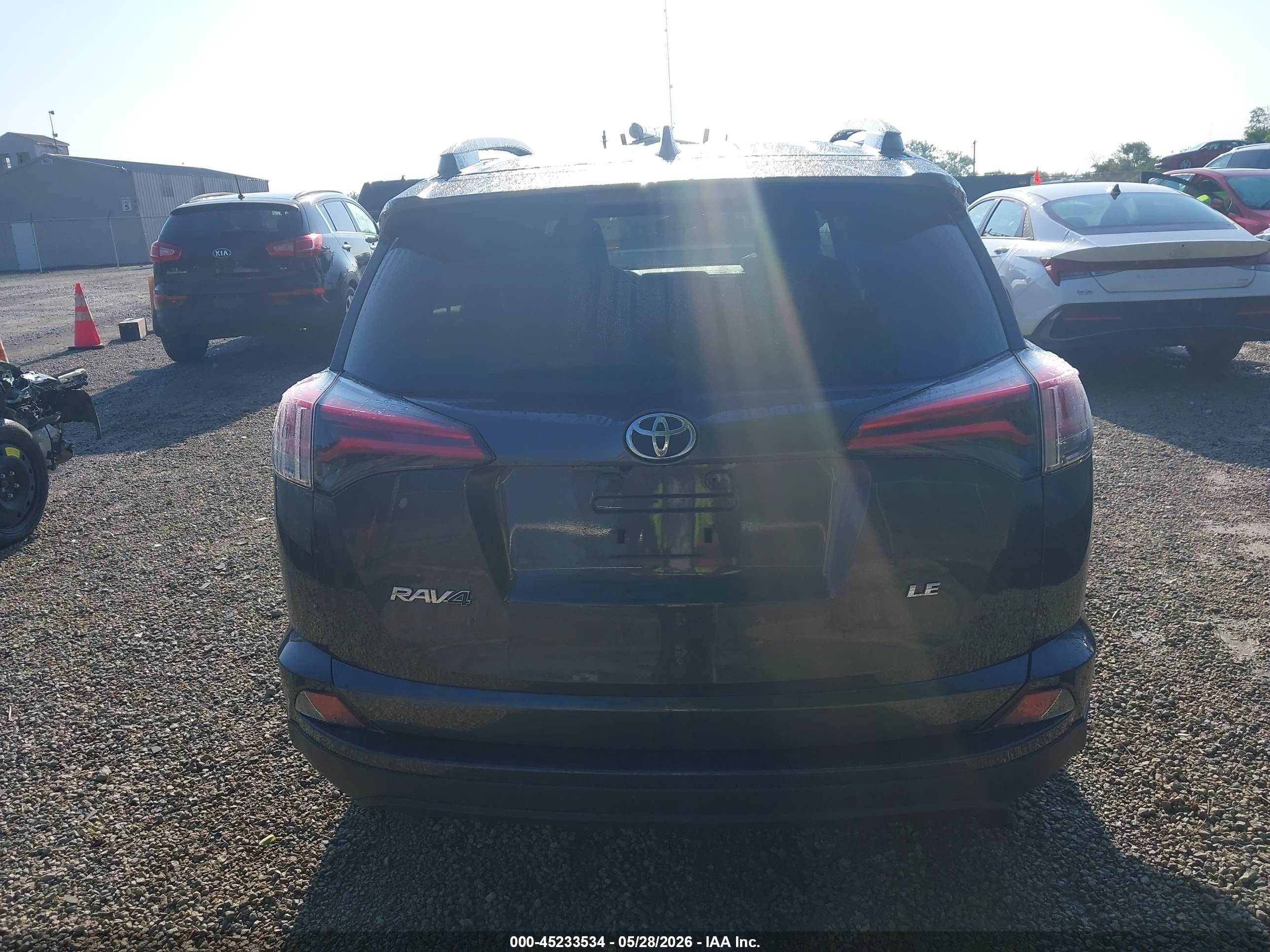 2018 Toyota Rav4 Le Gray vin: 2T3ZFREV6JW511370