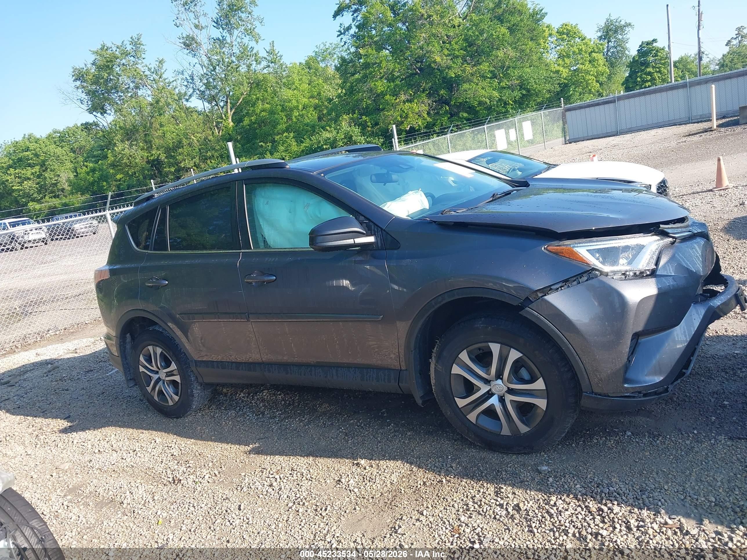 2018 Toyota Rav4 Le Gray vin: 2T3ZFREV6JW511370