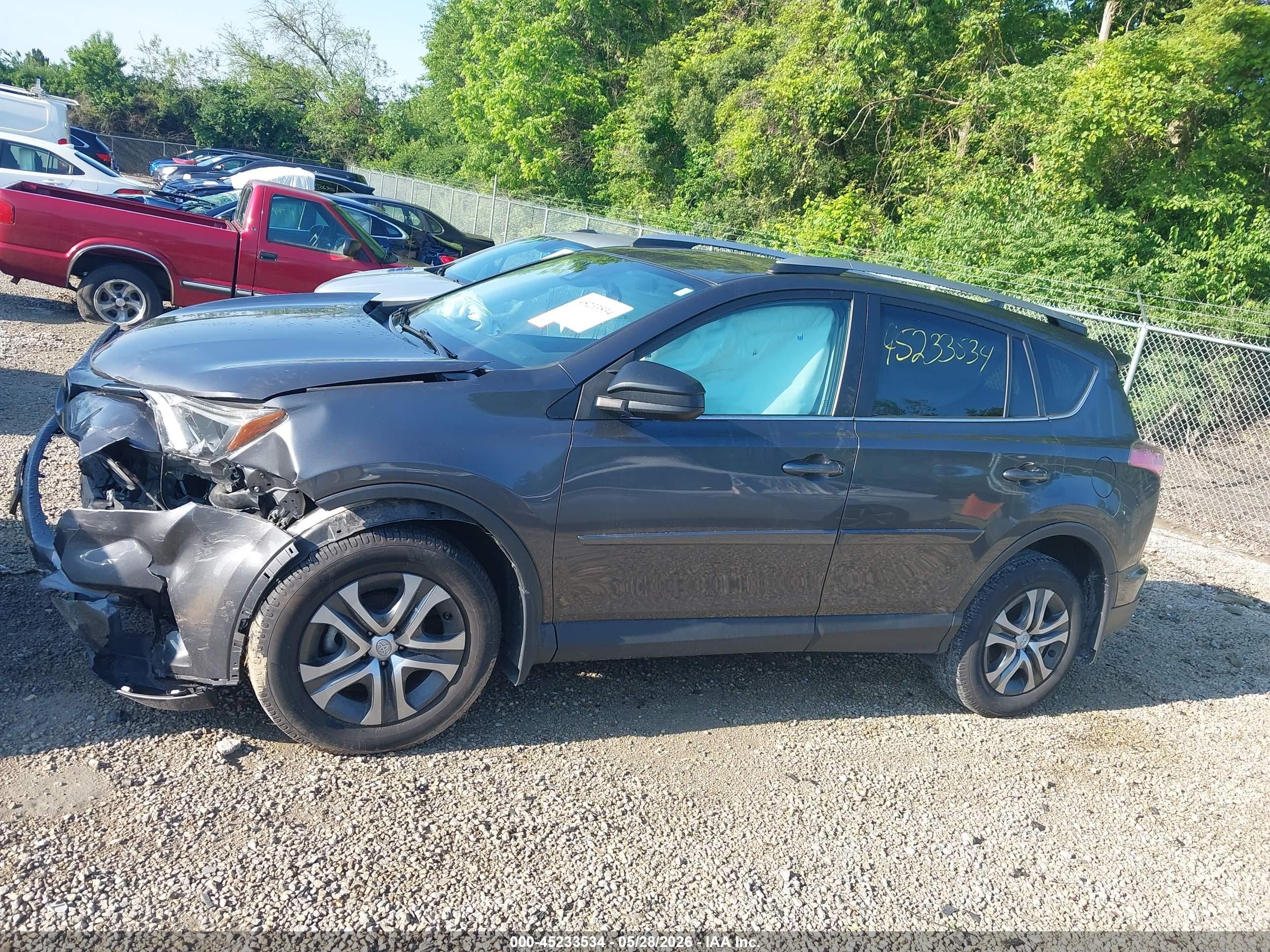 2018 Toyota Rav4 Le Gray vin: 2T3ZFREV6JW511370