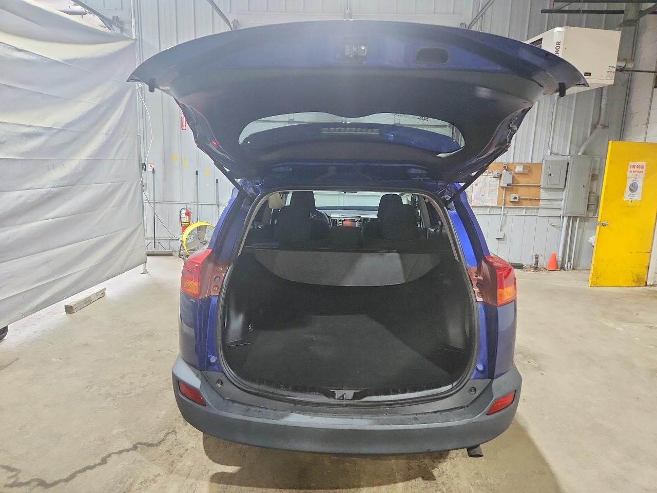 2014 Toyota Rav4 Le Blue vin: 2T3ZFREV7EW092967