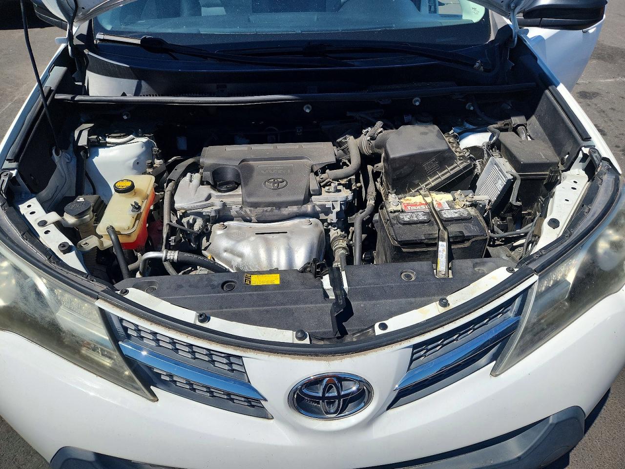 2014 Toyota Rav4 Le White vin: 2T3ZFREV7EW111338