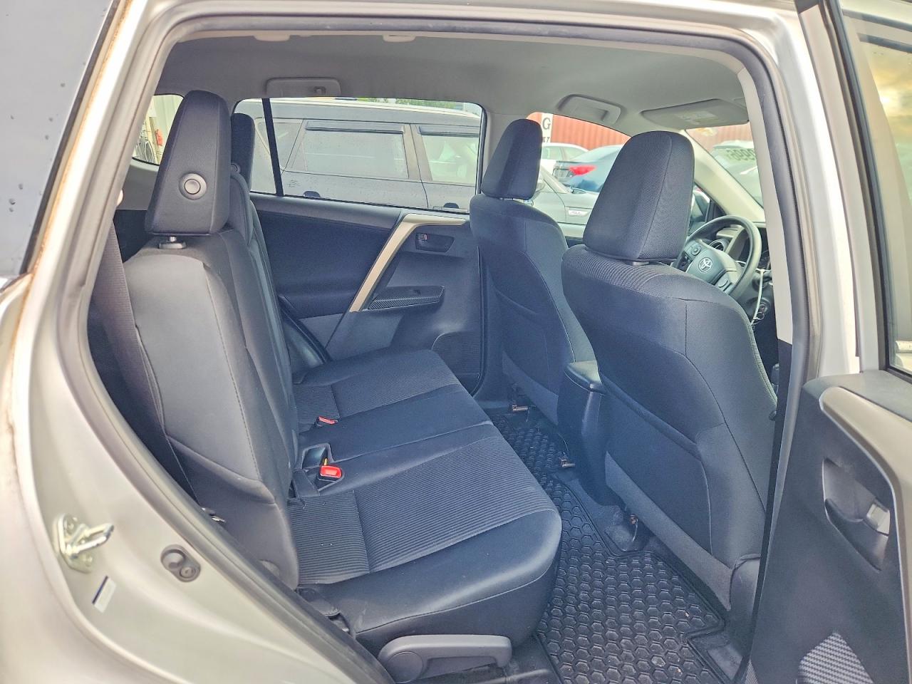 2015 Toyota Rav4 Le Silver vin: 2T3ZFREV7FW209626