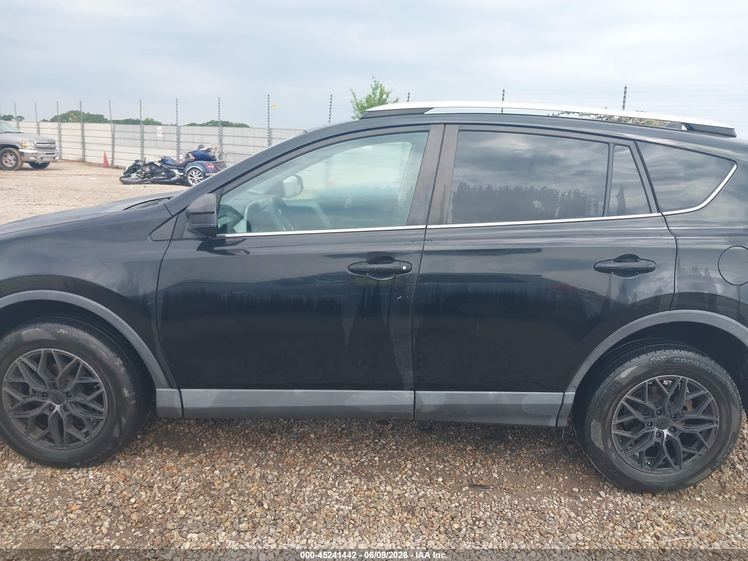 2016 Toyota Rav4 Le Black vin: 2T3ZFREV7GW268841