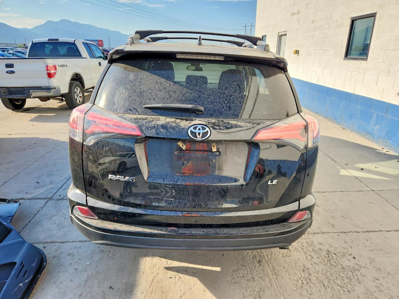 2018 Toyota Rav4 Le Black vin: 2T3ZFREV7JW508879