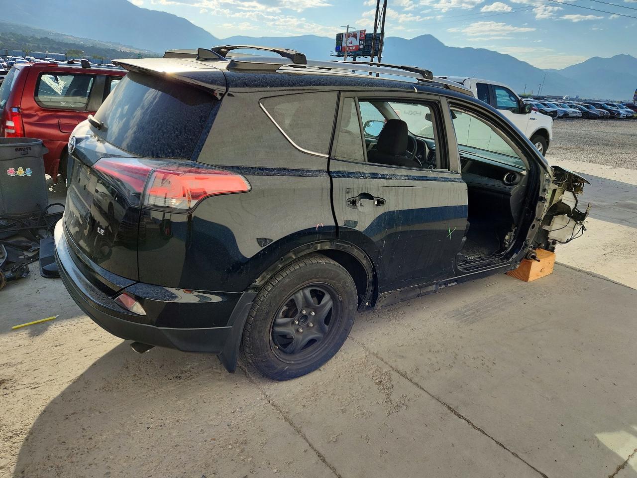 2018 Toyota Rav4 Le Black vin: 2T3ZFREV7JW508879