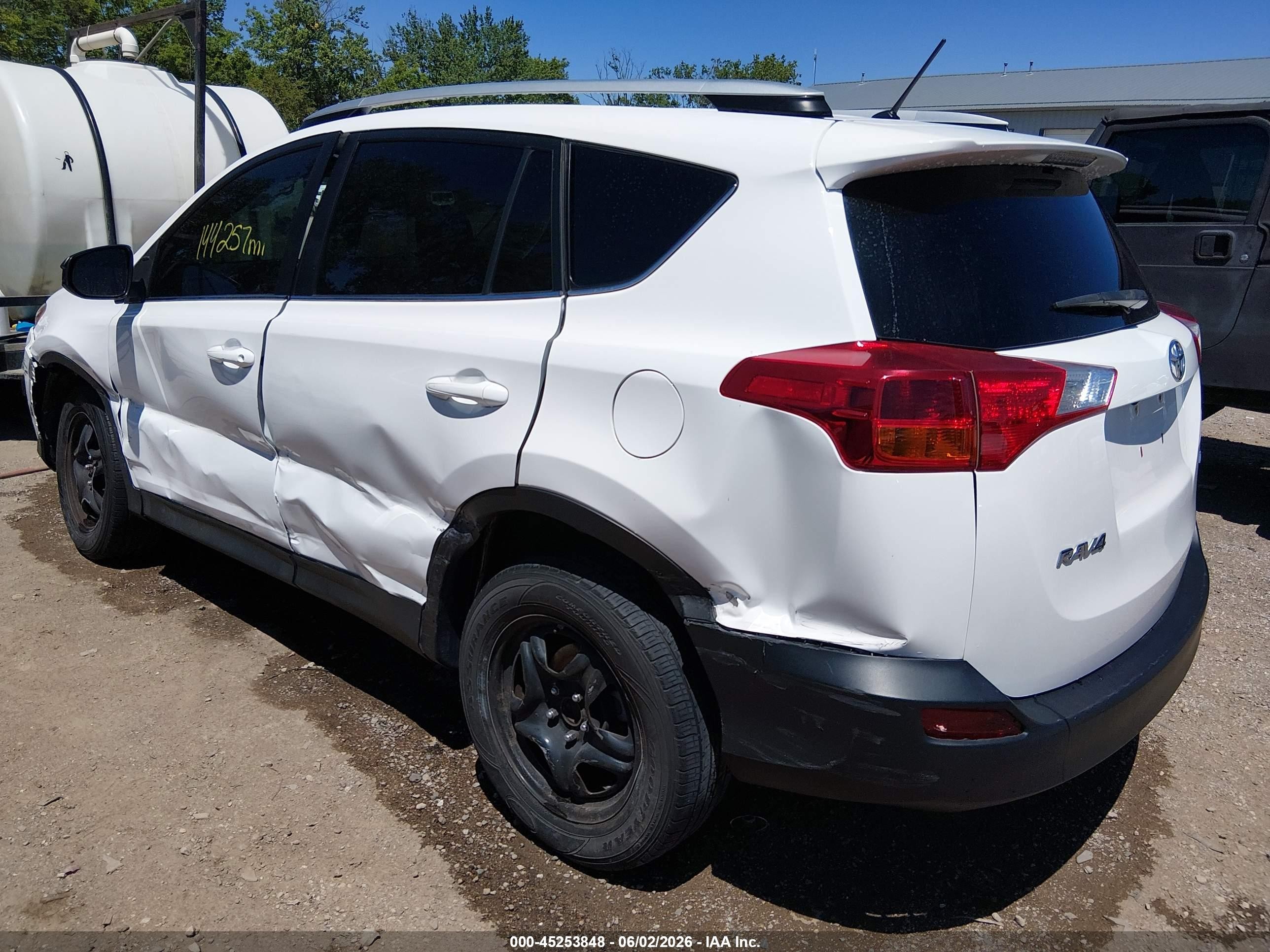 2014 Toyota Rav4 Le White vin: 2T3ZFREV8EW086272