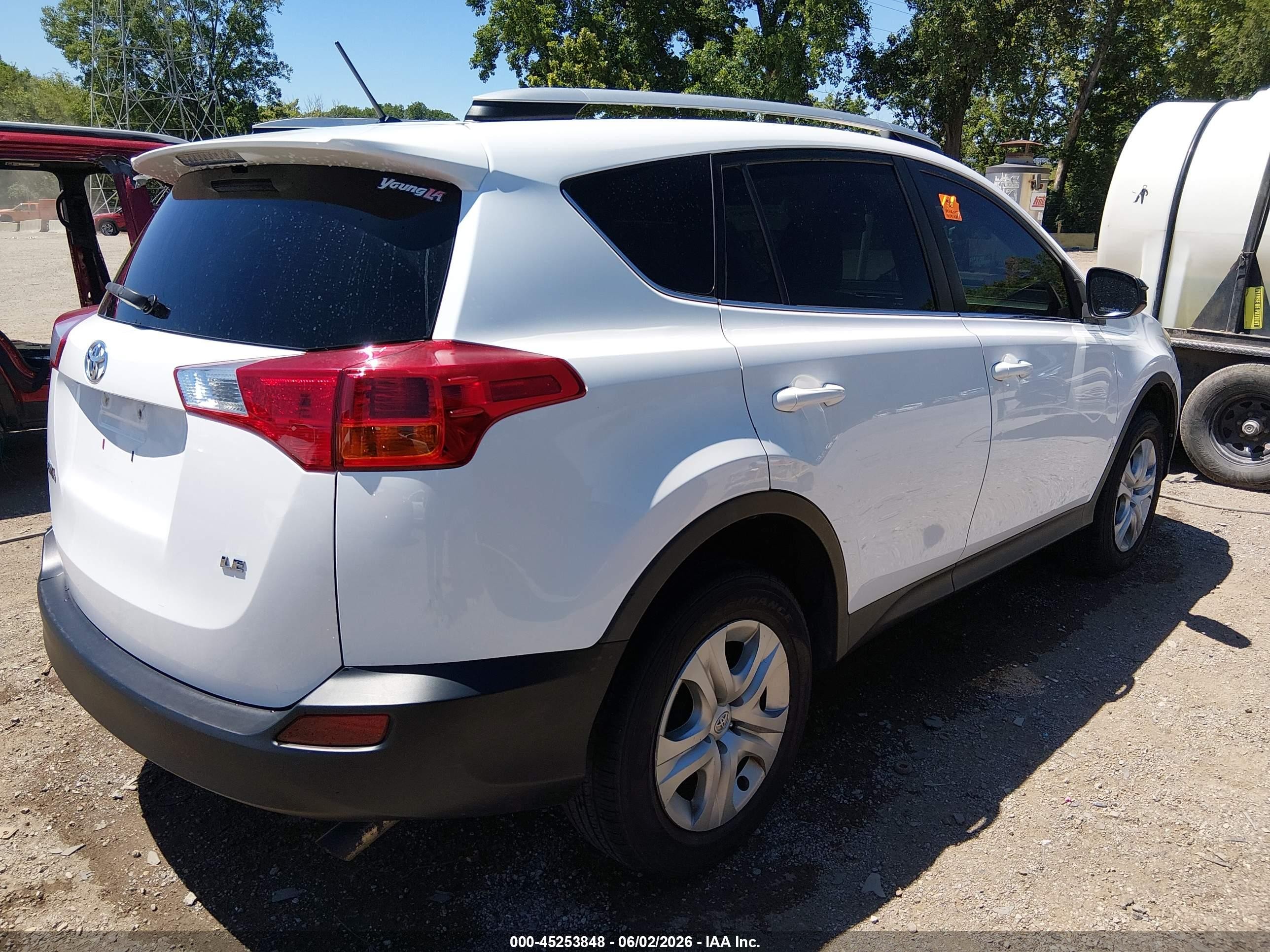 2014 Toyota Rav4 Le White vin: 2T3ZFREV8EW086272