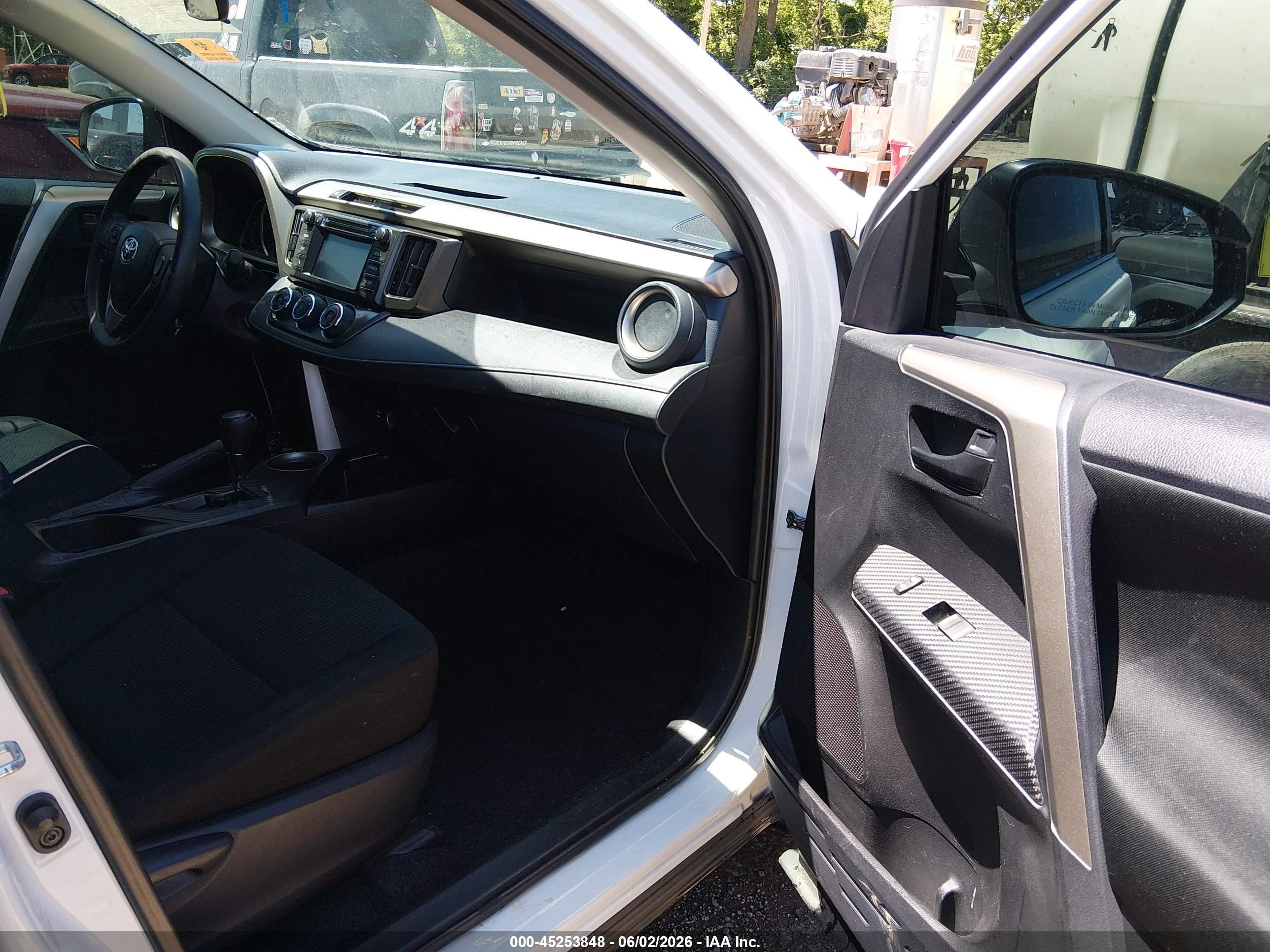2014 Toyota Rav4 Le White vin: 2T3ZFREV8EW086272