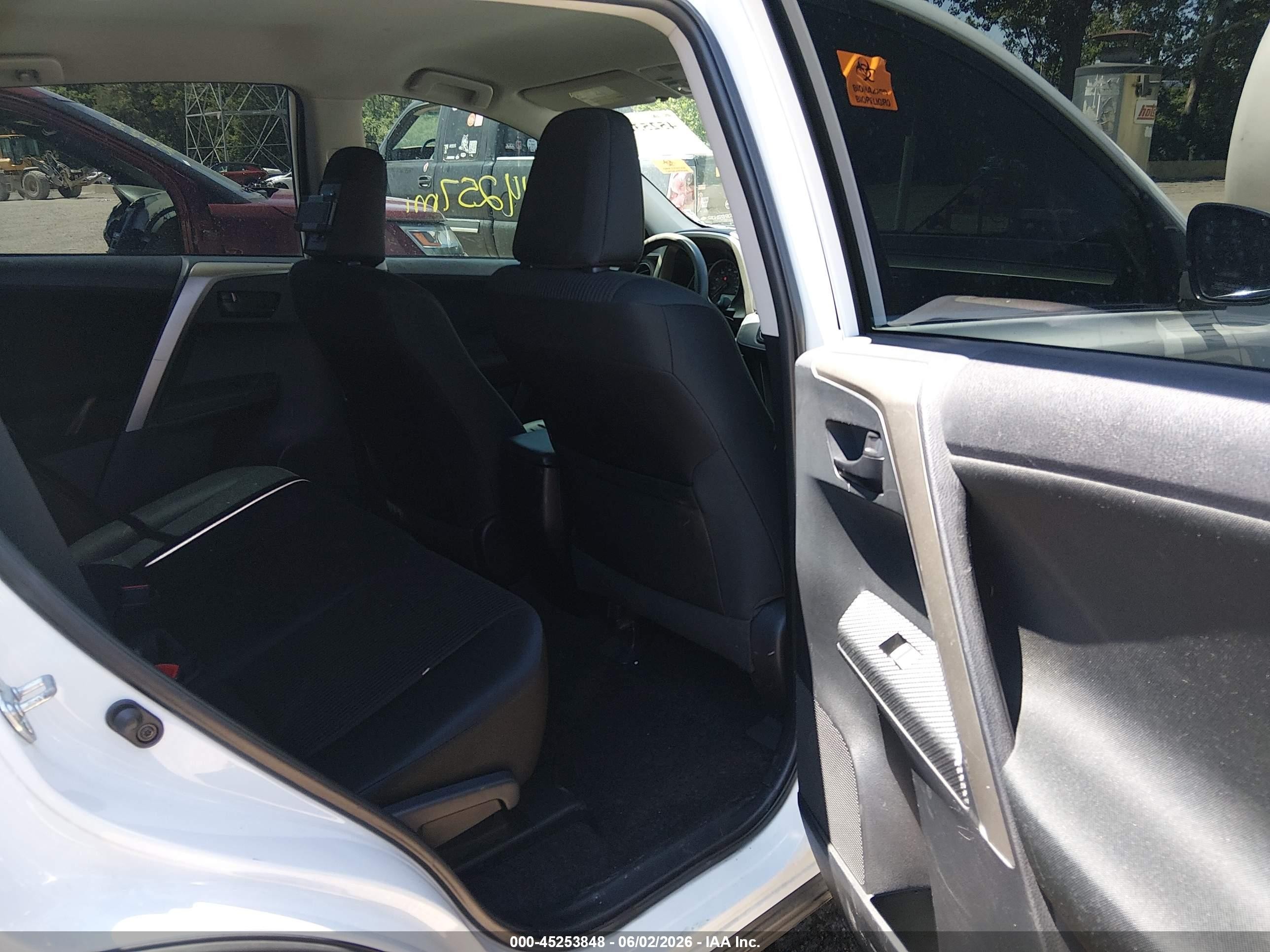 2014 Toyota Rav4 Le White vin: 2T3ZFREV8EW086272