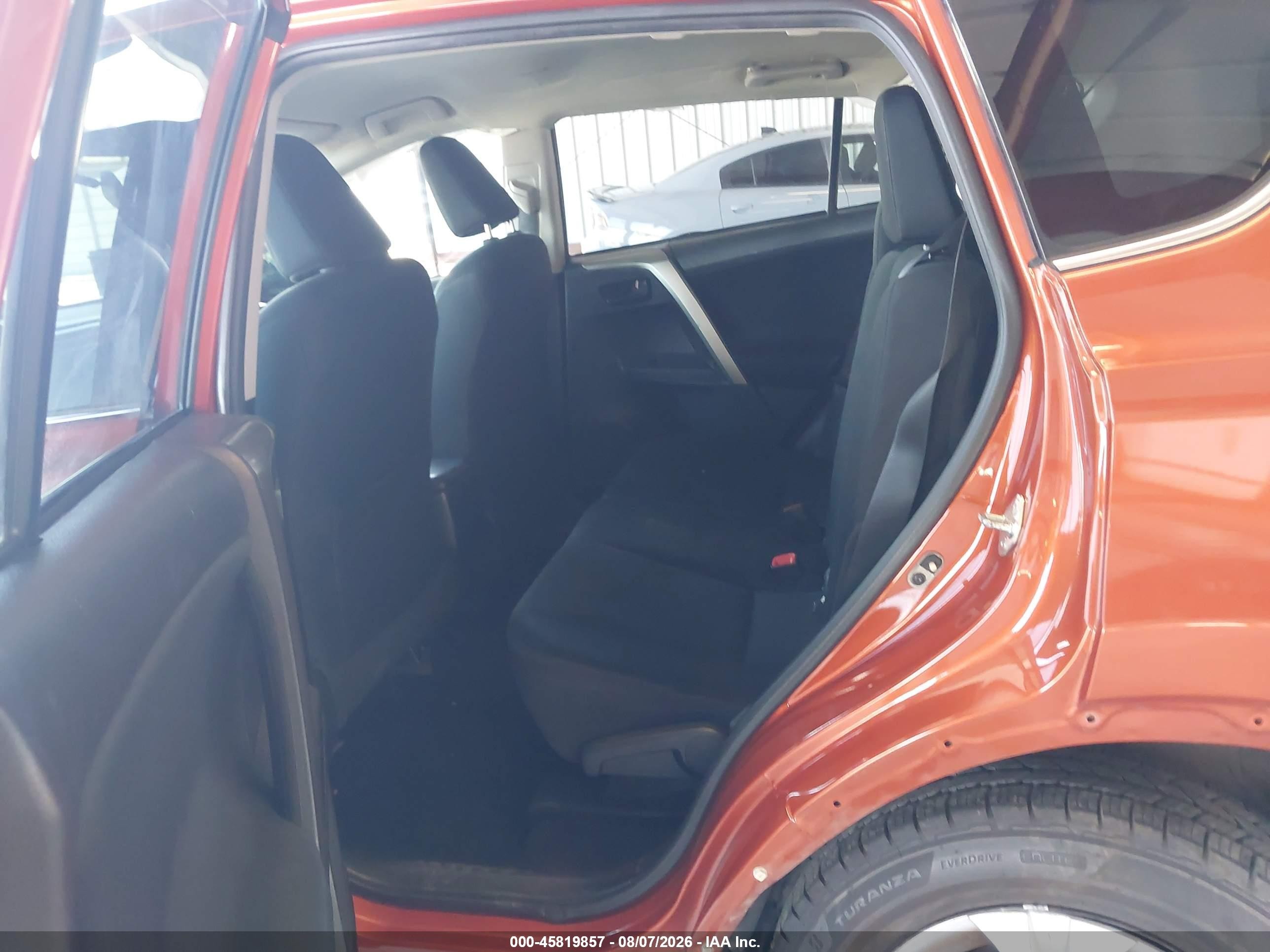 2015 Toyota Rav4 Le Orange vin: 2T3ZFREV8FW141711