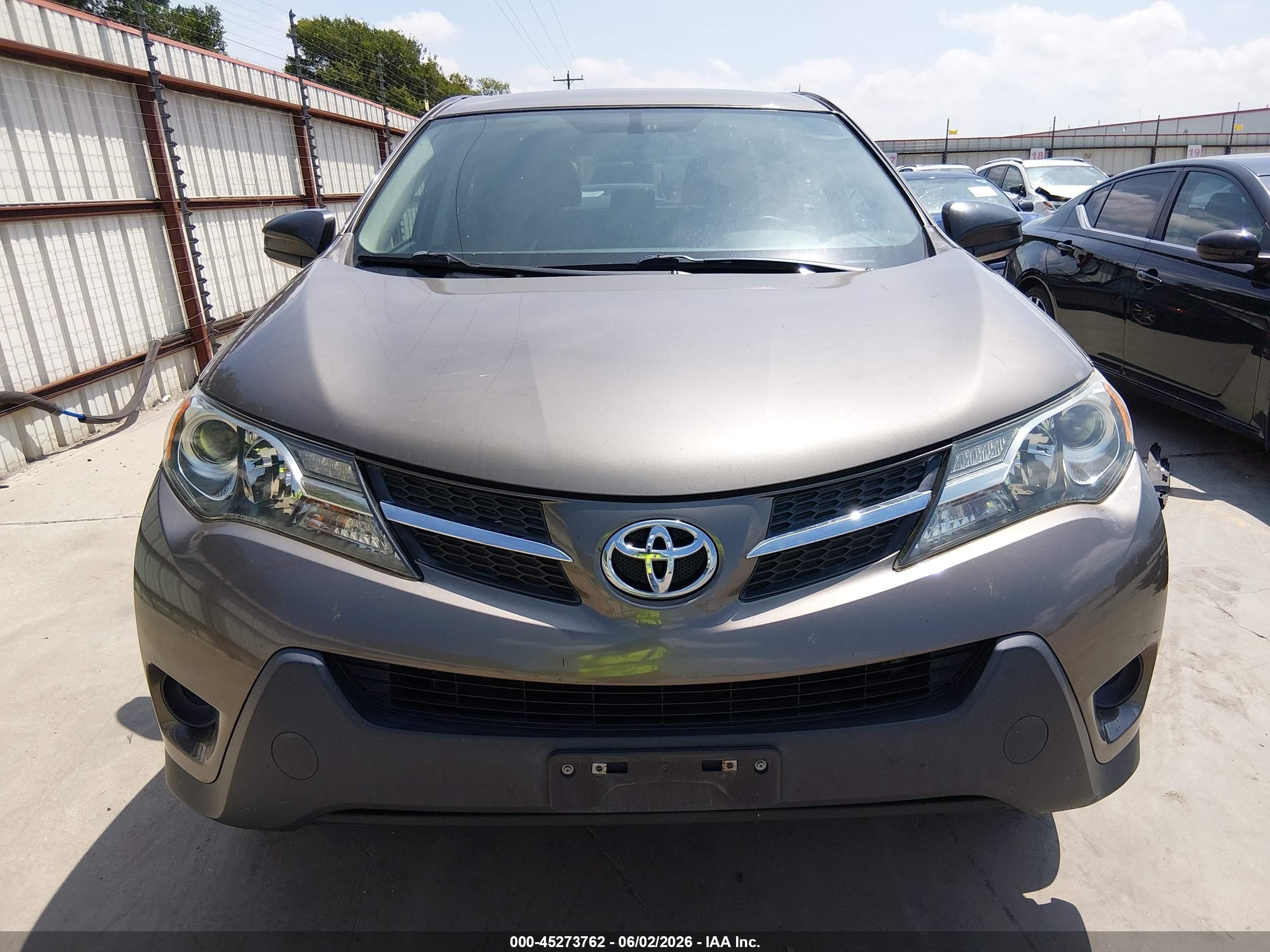 2015 Toyota Rav4 Le Brown vin: 2T3ZFREV8FW143426