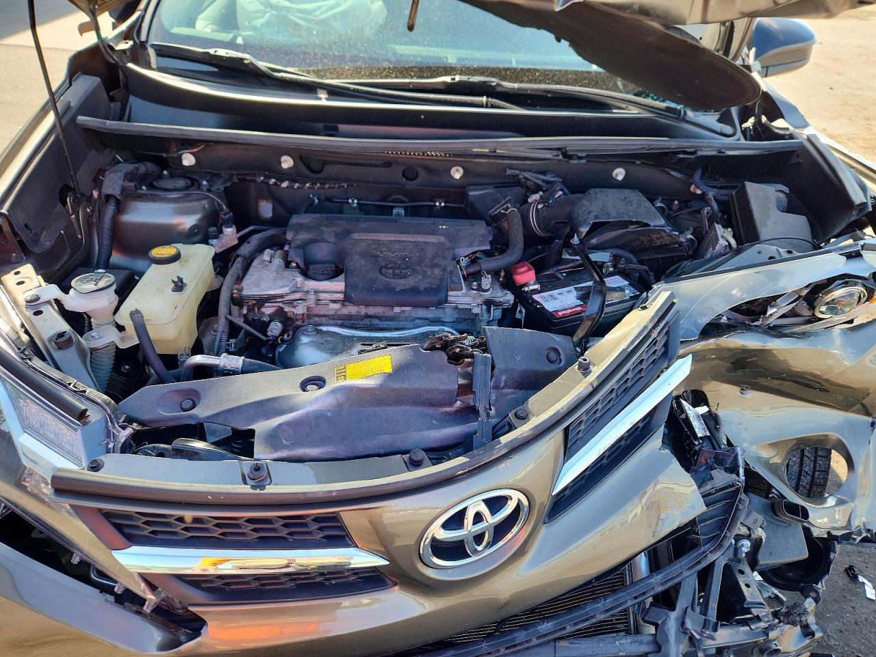 2015 Toyota Rav4 Le Brown vin: 2T3ZFREV8FW148819