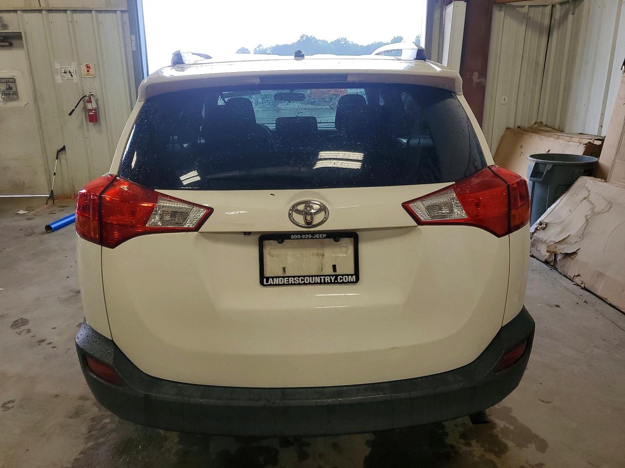 2015 Toyota Rav4 Le White vin: 2T3ZFREV8FW162834