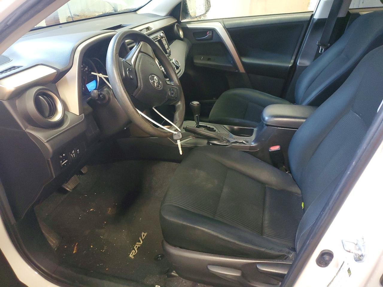 2015 Toyota Rav4 Le White vin: 2T3ZFREV8FW162834