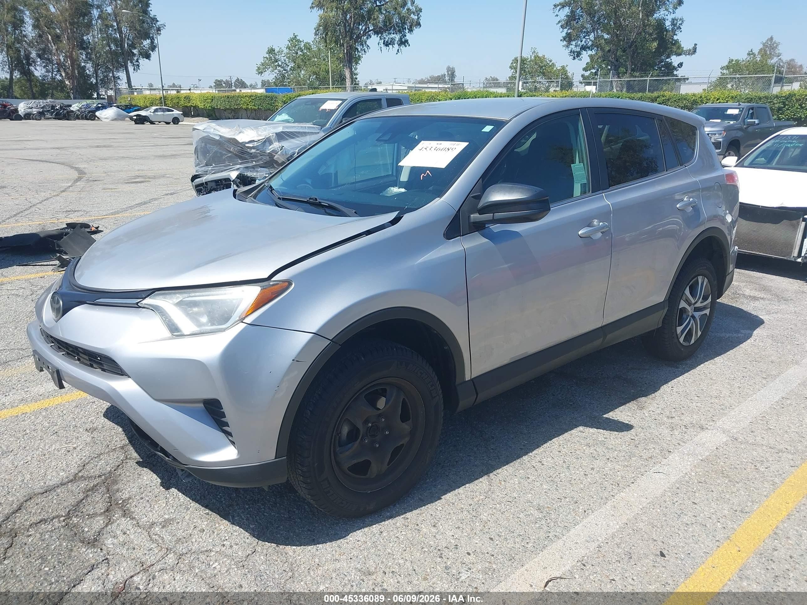 2017 Toyota Rav4 Le Silver vin: 2T3ZFREV8HW365354