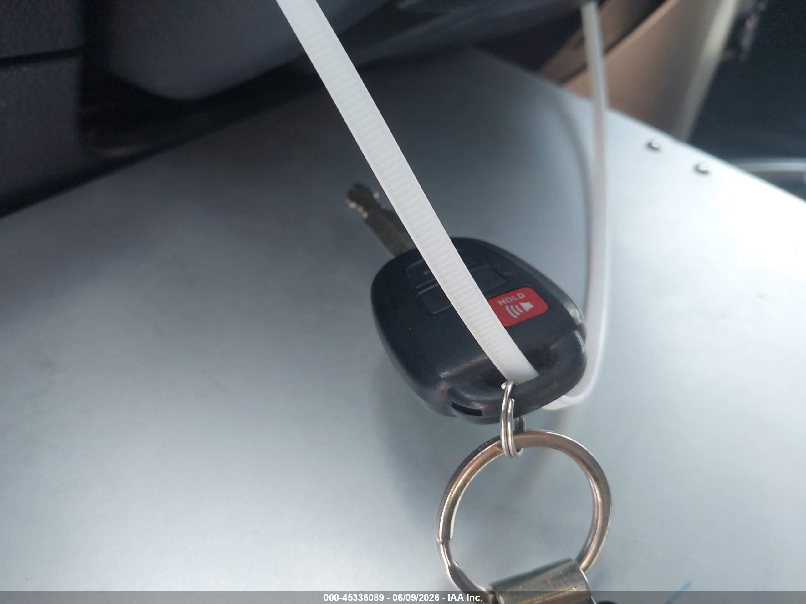 2017 Toyota Rav4 Le Silver vin: 2T3ZFREV8HW365354